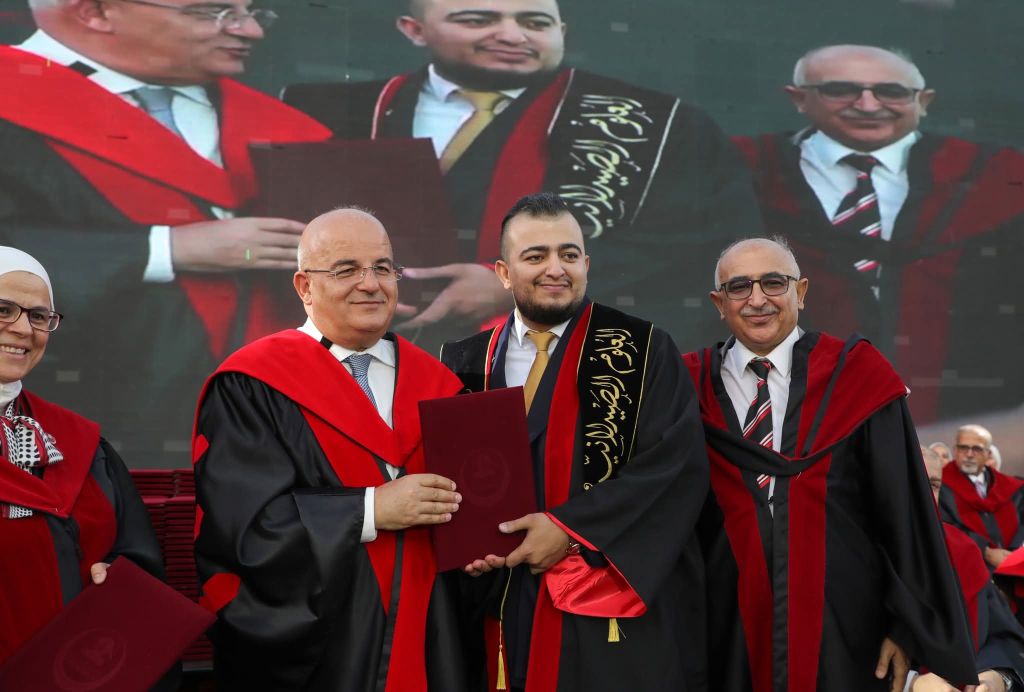 الجامعة الهاشمية تختتم تخريج الفوج السابع والعشرين من طلبتها