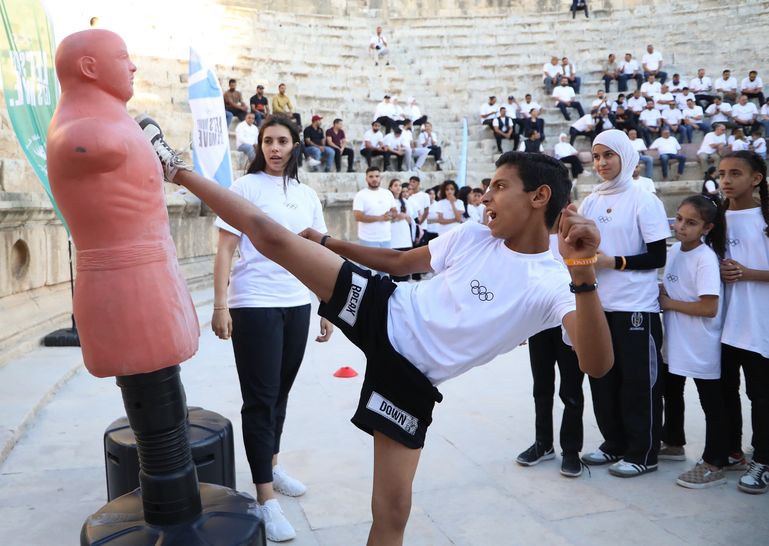 نائب الملك يحضر فعالية اليوم الأولمبي في جرش