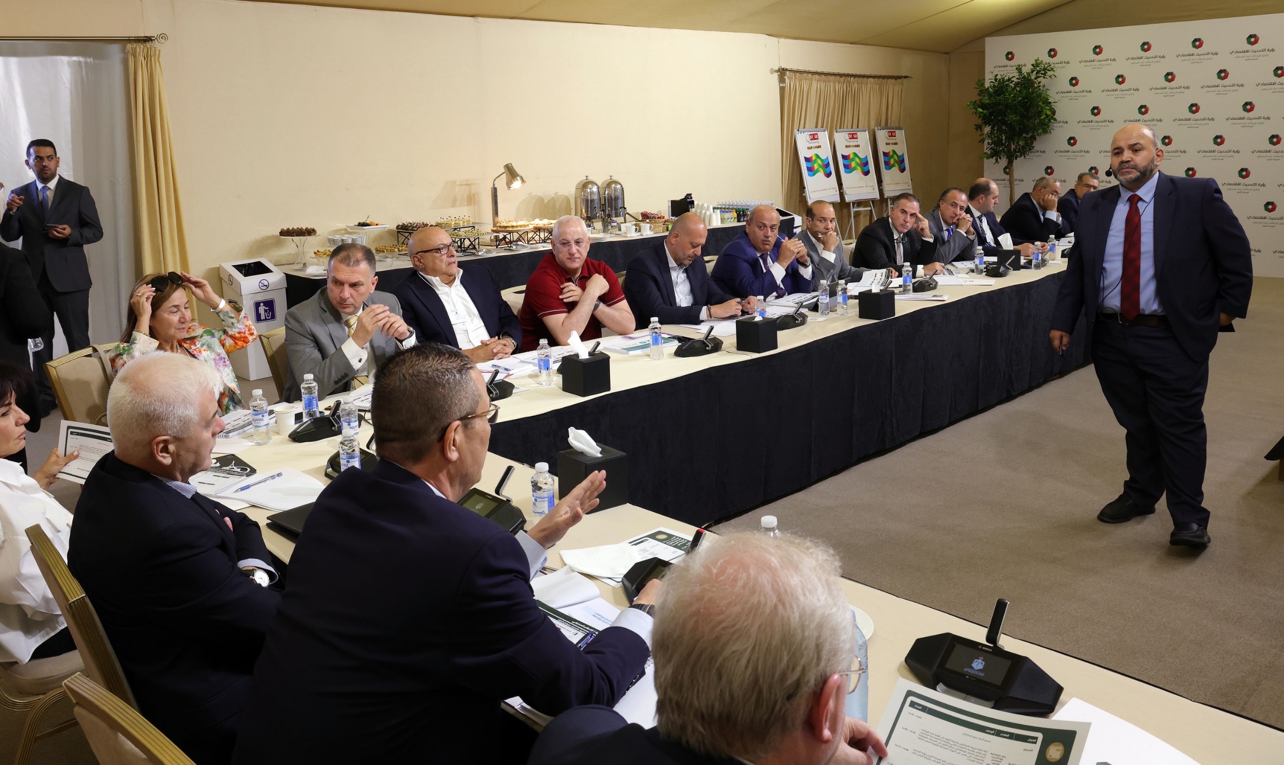 انطلاق سلسلة ورشات عمل قطاعية في الديوان الملكي لتقييم سير العمل في رؤية التحديث الاقتصادي