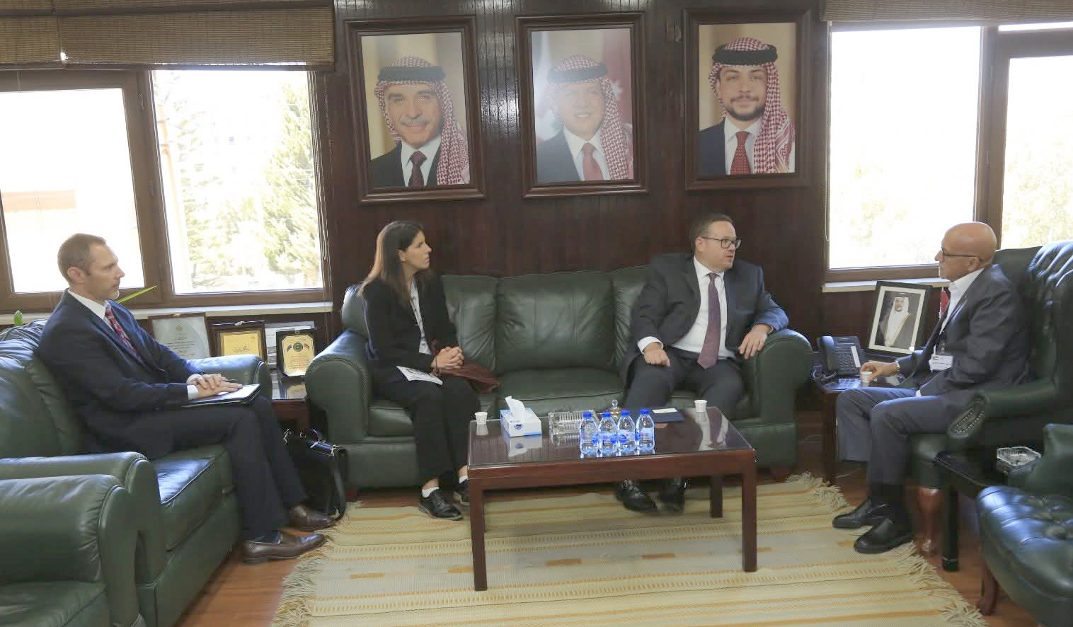 وزارة المياه والسفارة الأميركية تبحثان دعم المشاريع المائية المستدامة