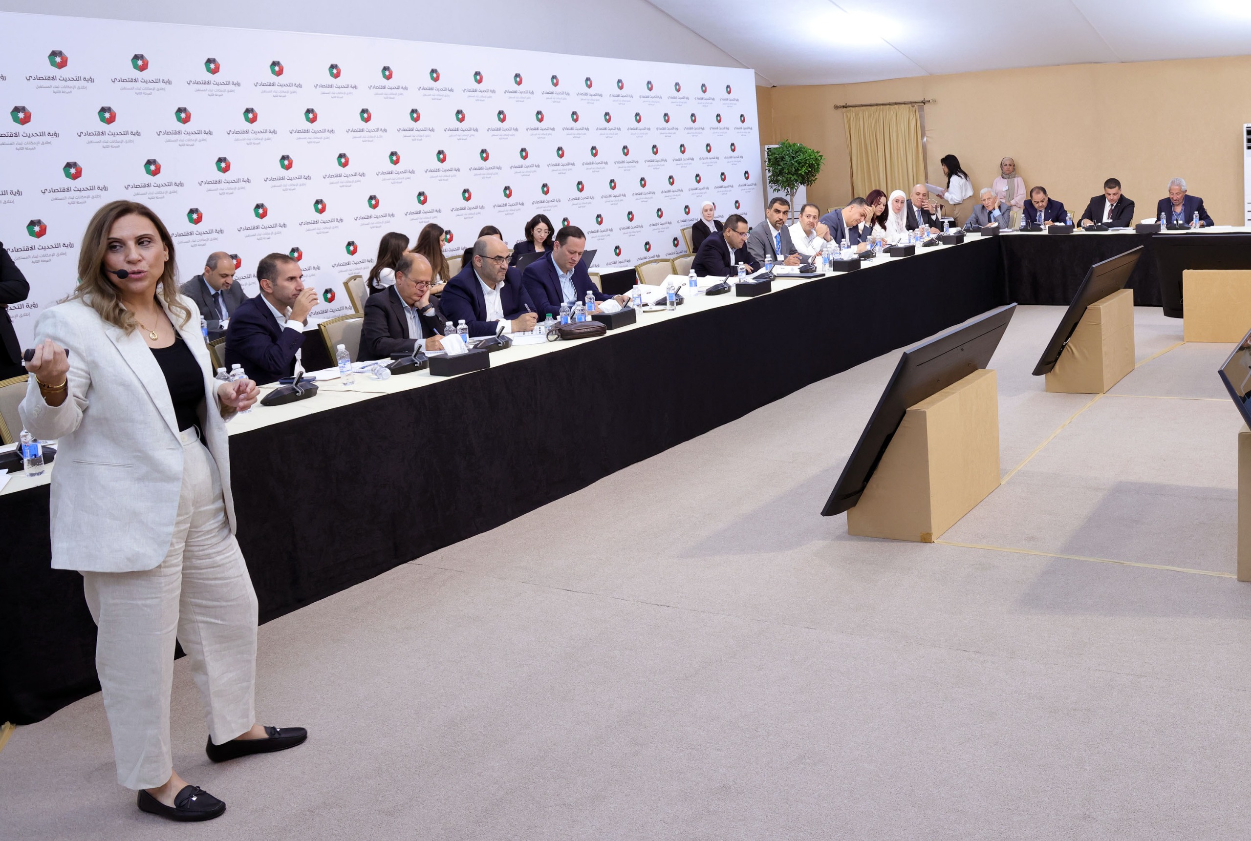 انطلاق سلسلة ورشات عمل قطاعية في الديوان الملكي لتقييم سير العمل في رؤية التحديث الاقتصادي