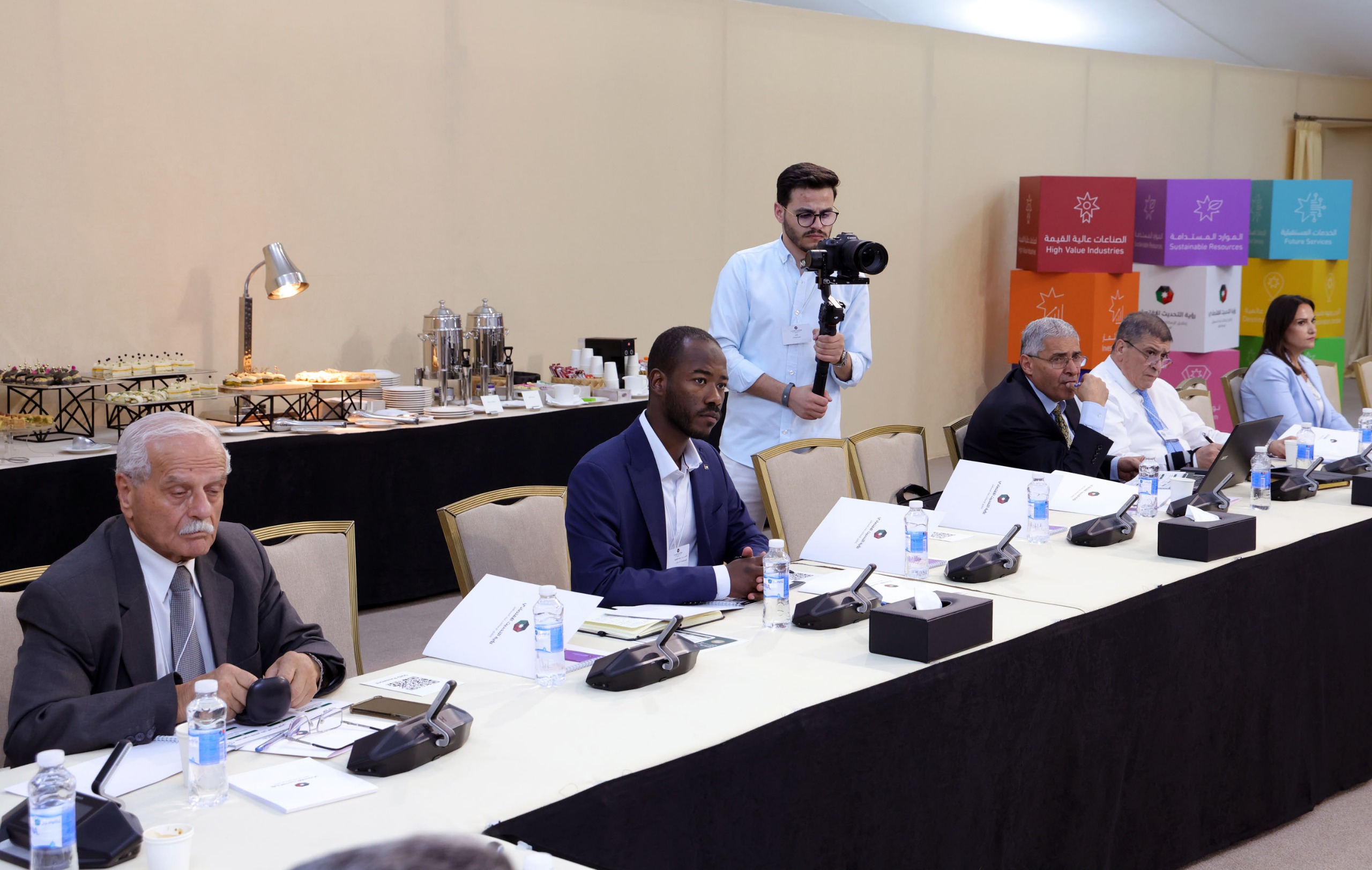 انطلاق سلسلة ورشات عمل قطاعية في الديوان الملكي لتقييم سير العمل في رؤية التحديث الاقتصادي