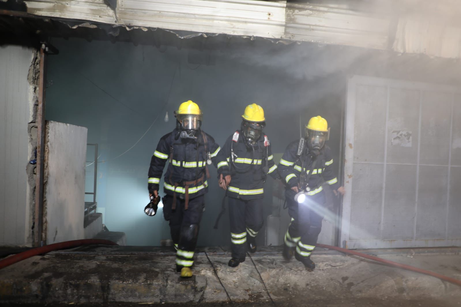 الدفاع المدني يخمد حريقاً في سوق شعبي بمساحة 5000 متر في العاصمة عمان