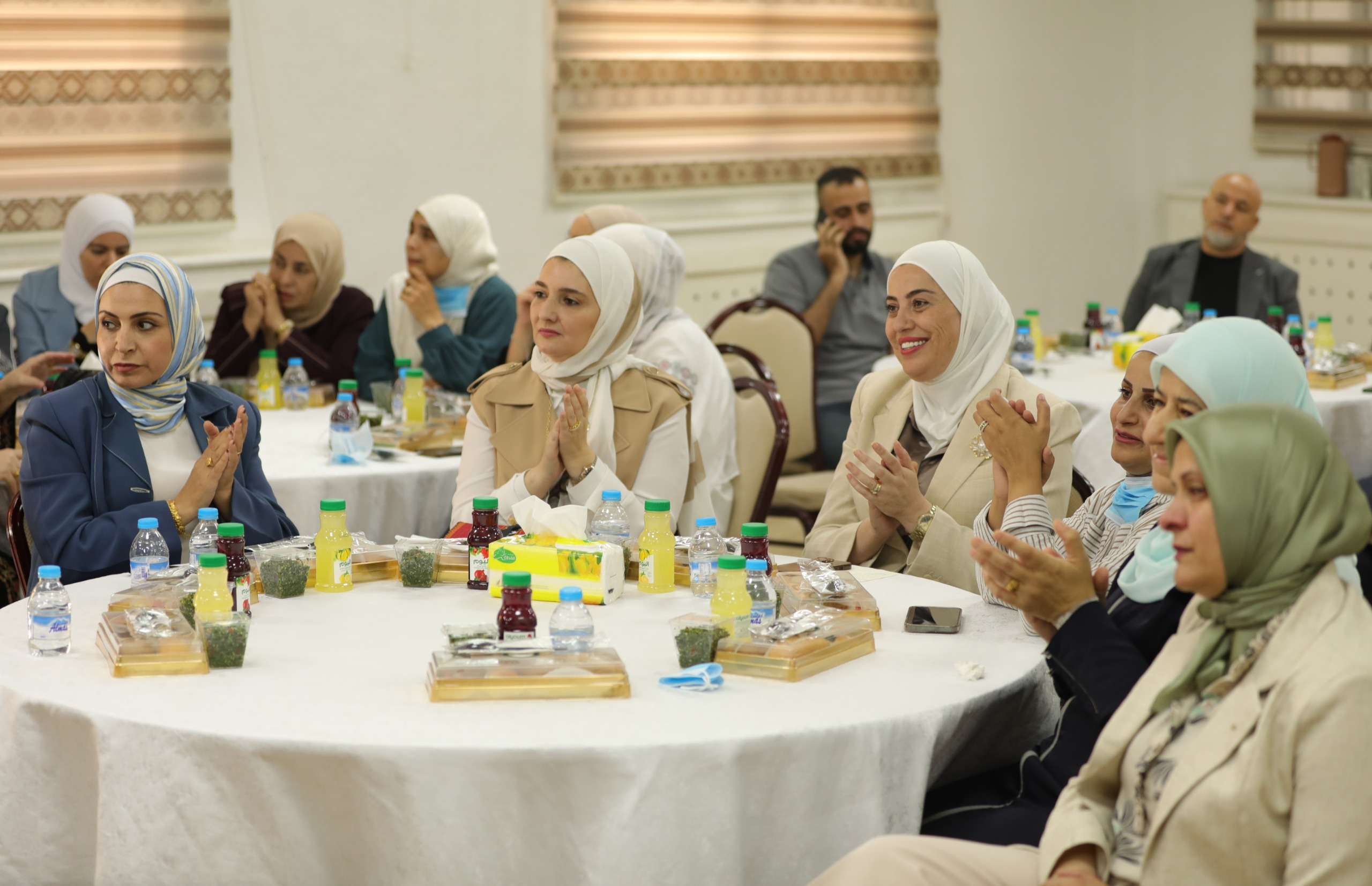 ملتقى البرلمانيات يطلعن على خدمات مؤسسة الحسين الاجتماعية