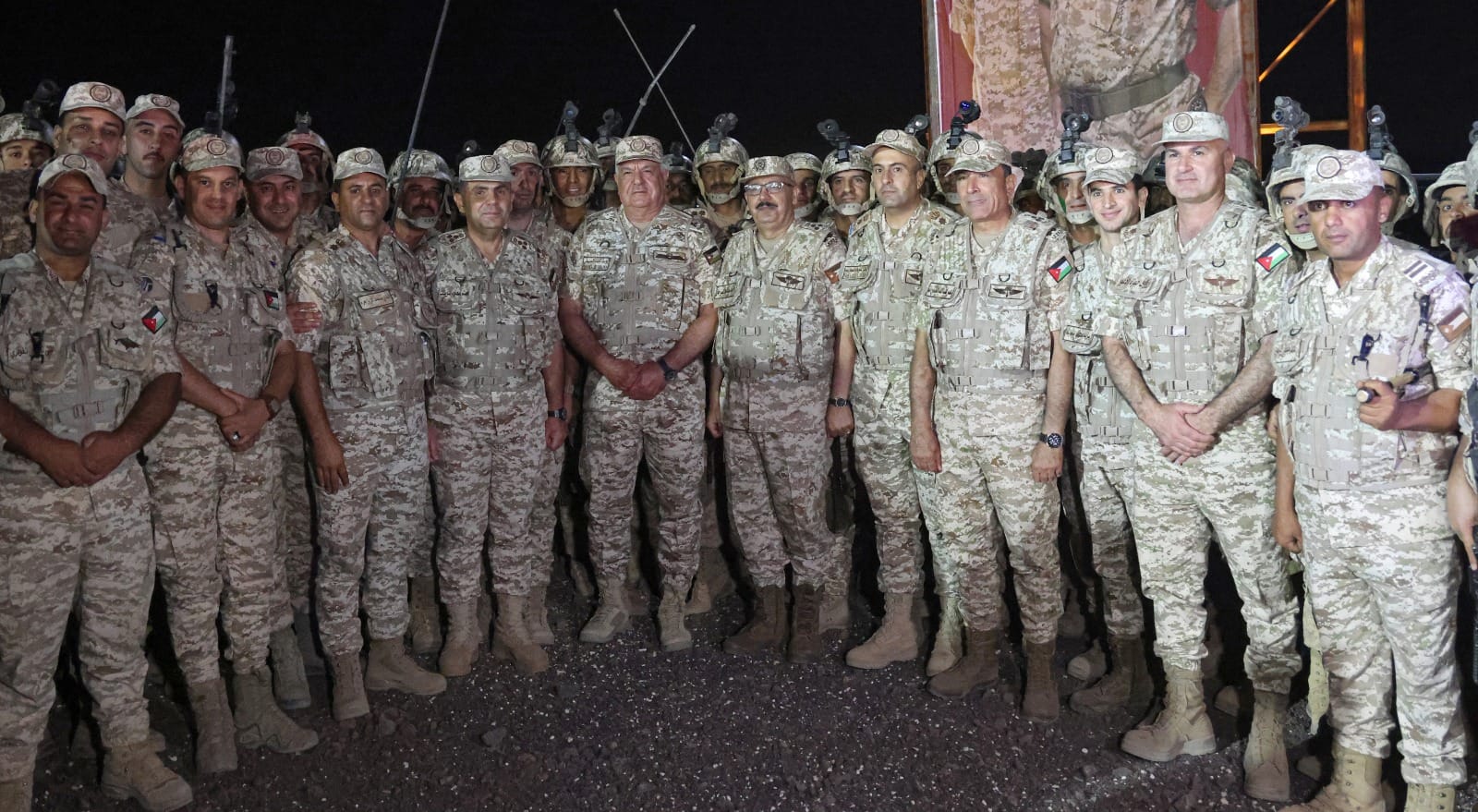 رئيس هيئة الأركان المشتركة يتابع مجريات التمرين الليلي النجم الثاقب بالمنطقة العسكرية الشرقية