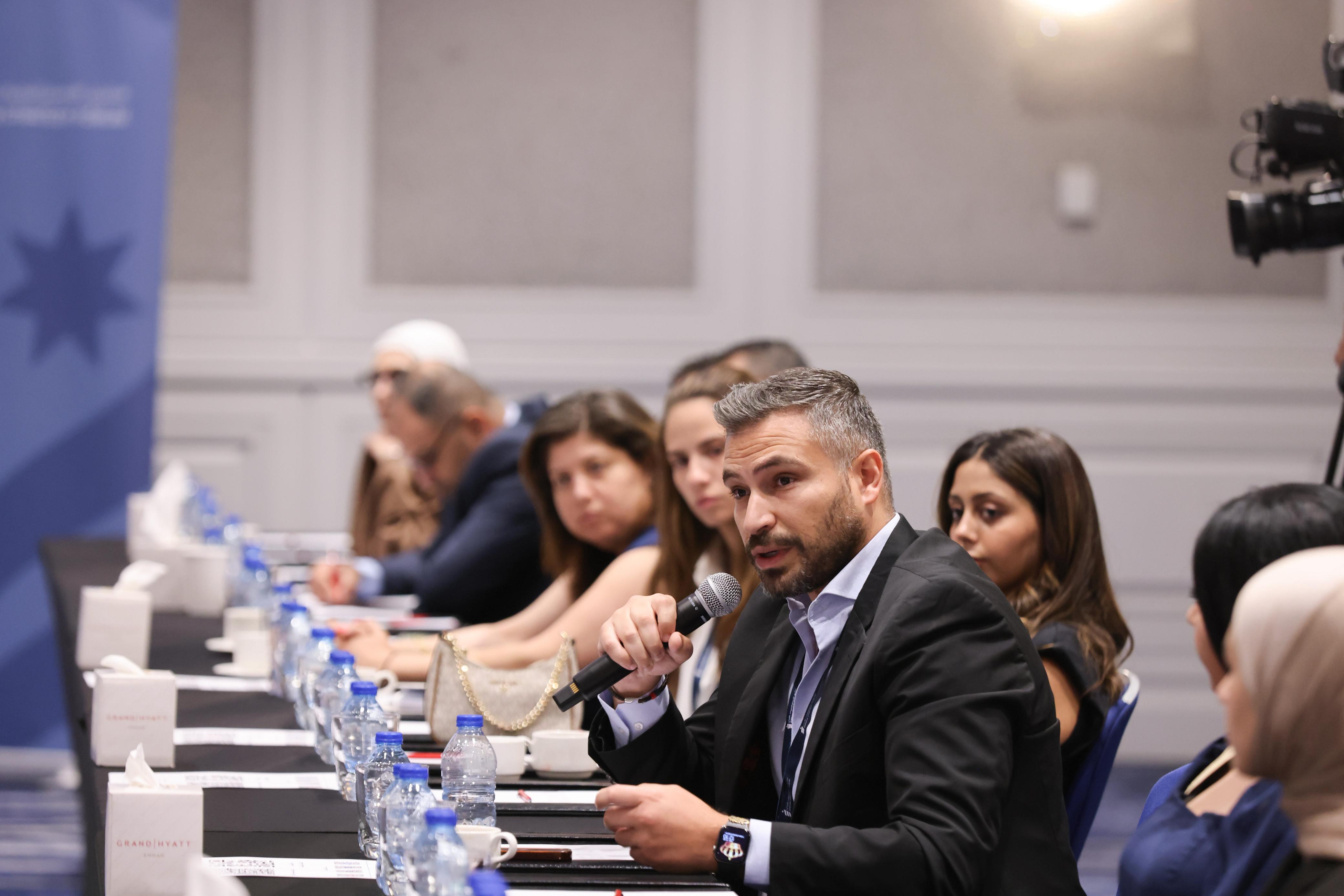 الشباب ومنتدى الاستراتيجيات  ينظمان جلسة تعريفية بجائزة الحسين للعمل التطوعي