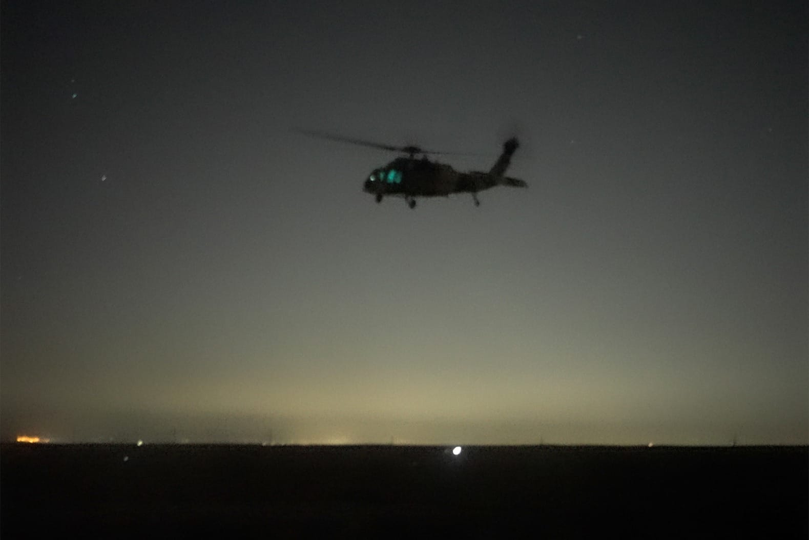 رئيس هيئة الأركان المشتركة يتابع مجريات التمرين الليلي النجم الثاقب بالمنطقة العسكرية الشرقية