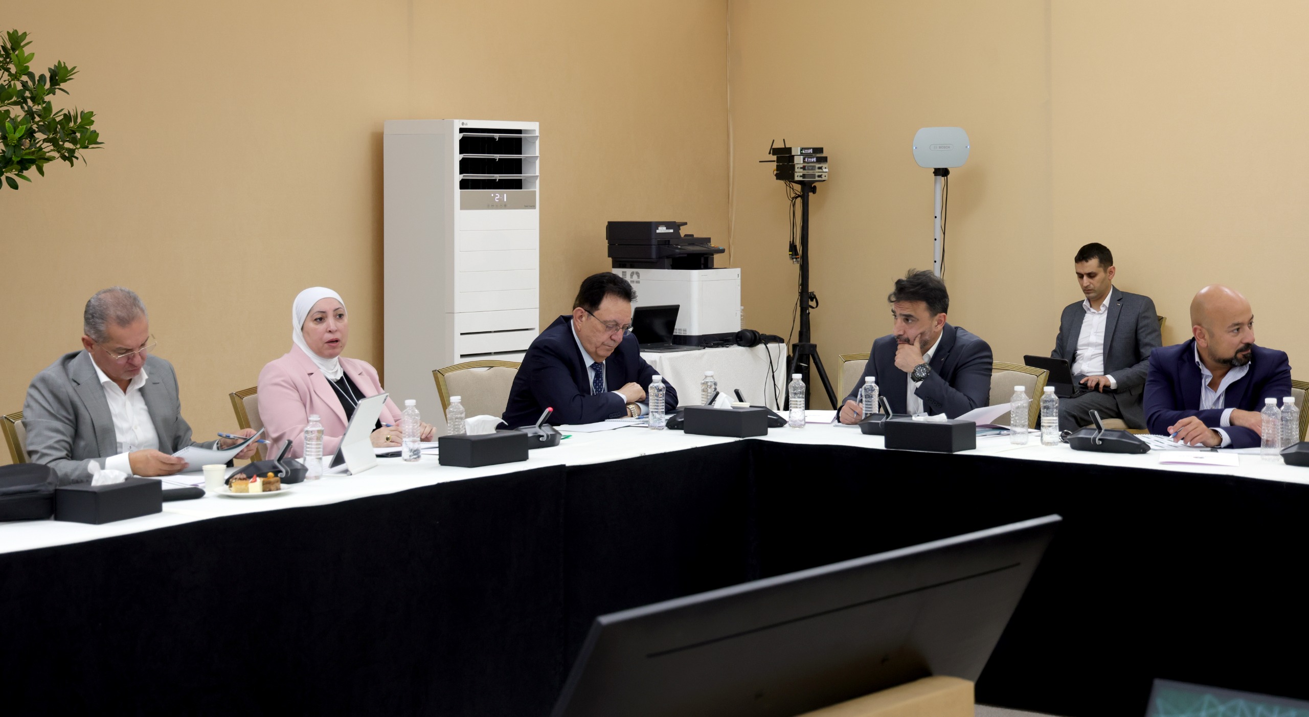 خبراء النقل: مراجعة تحديات القطاع والبناء على الإنجازات المتحققة ضمن رؤية التحديث الاقتصادي