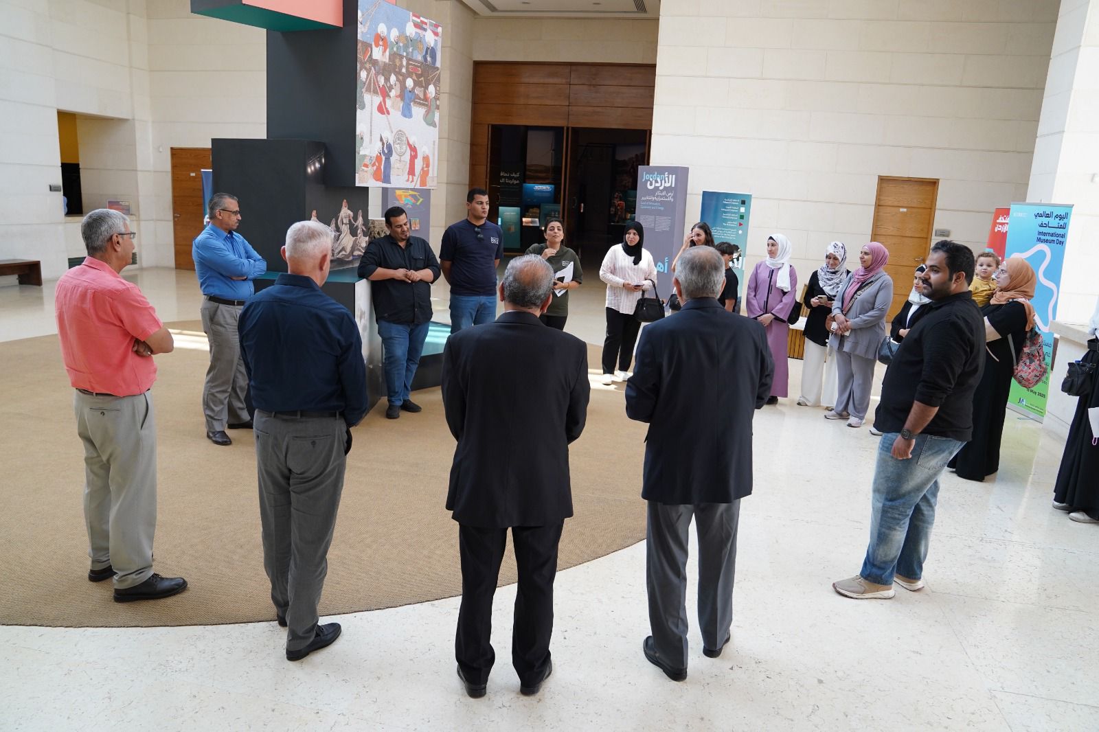 متحف الأردن يستقبل وفدا من المشاركين في مشروع صنع في عمان