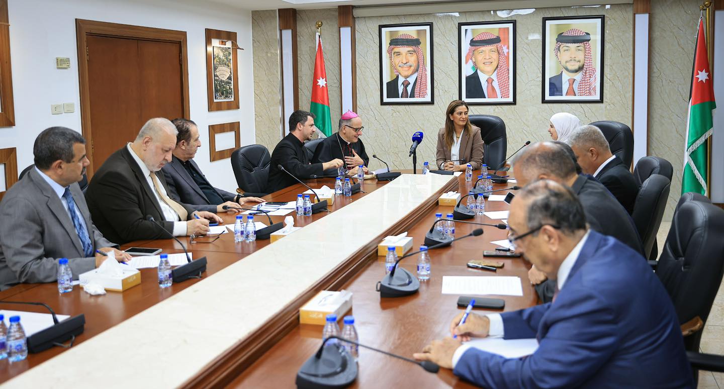 خارجية النواب تبحث وسفير الكرسي الرسولي التعاون البرلماني