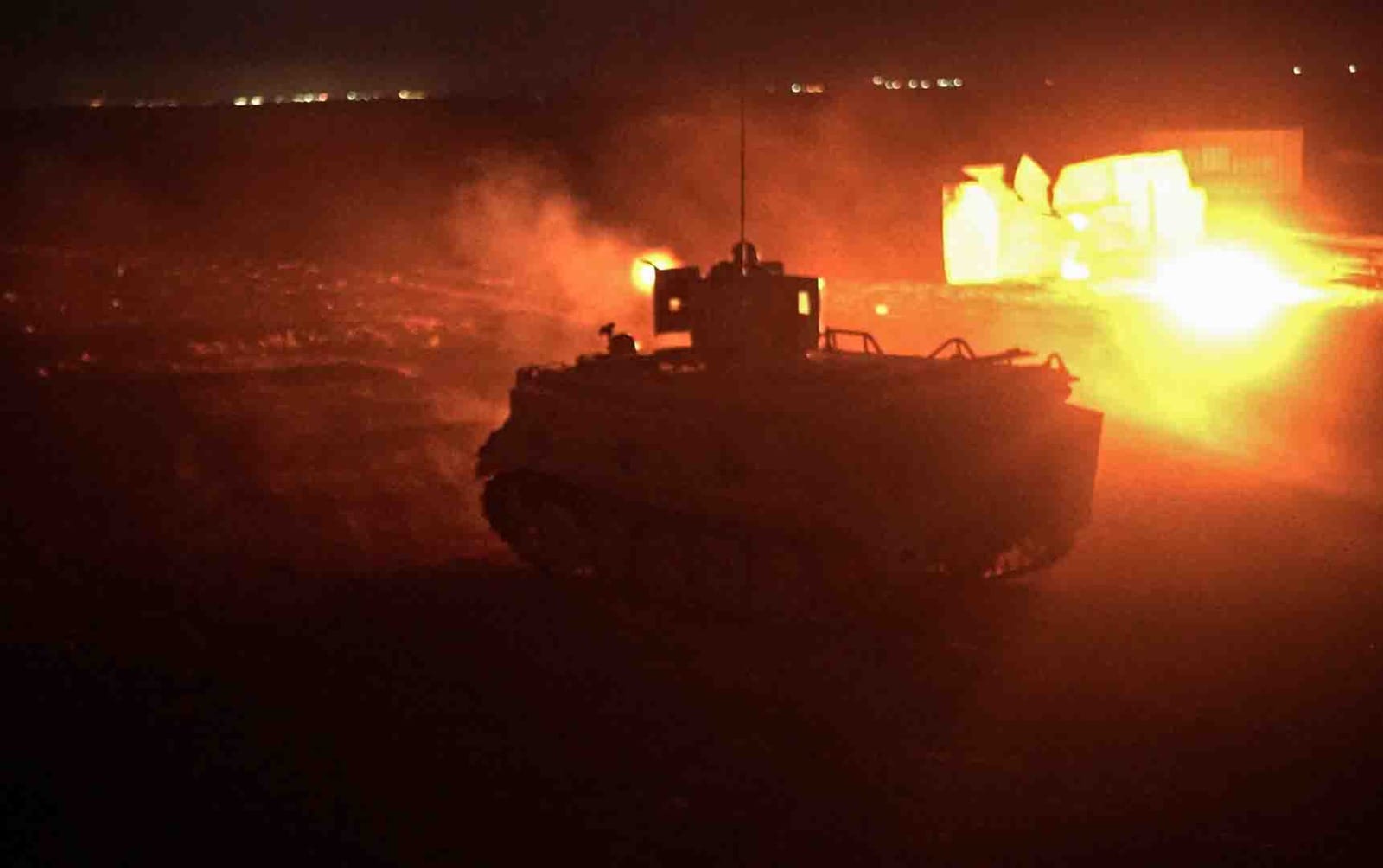 رئيس هيئة الأركان المشتركة يتابع مجريات التمرين الليلي النجم الثاقب بالمنطقة العسكرية الشرقية