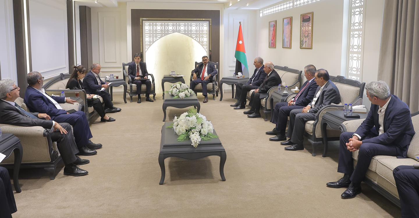 البيئة النيابية تبحث والسفير الياباني تعزيز التعاون الثنائي