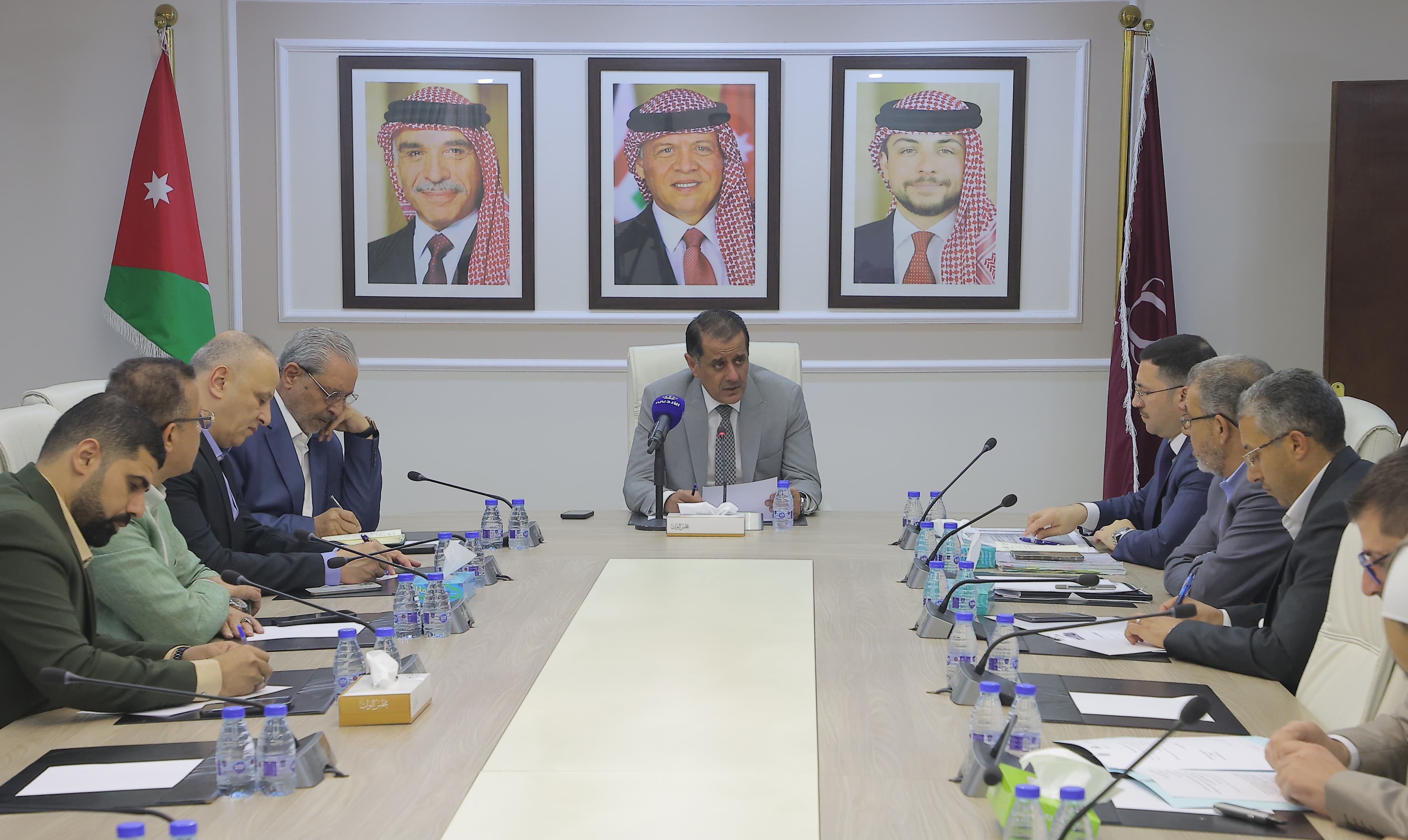 الإدارية النيابية تبحث وهيئة الخدمة والإدارة العامة تطوير آليات التعيين