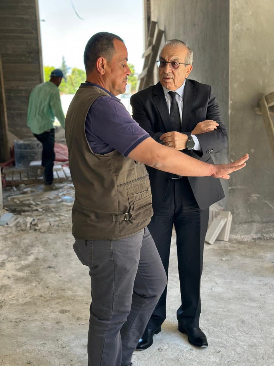 وزير الأشغال يتفقد سير العمل بمبنى العطاءات الحكومية