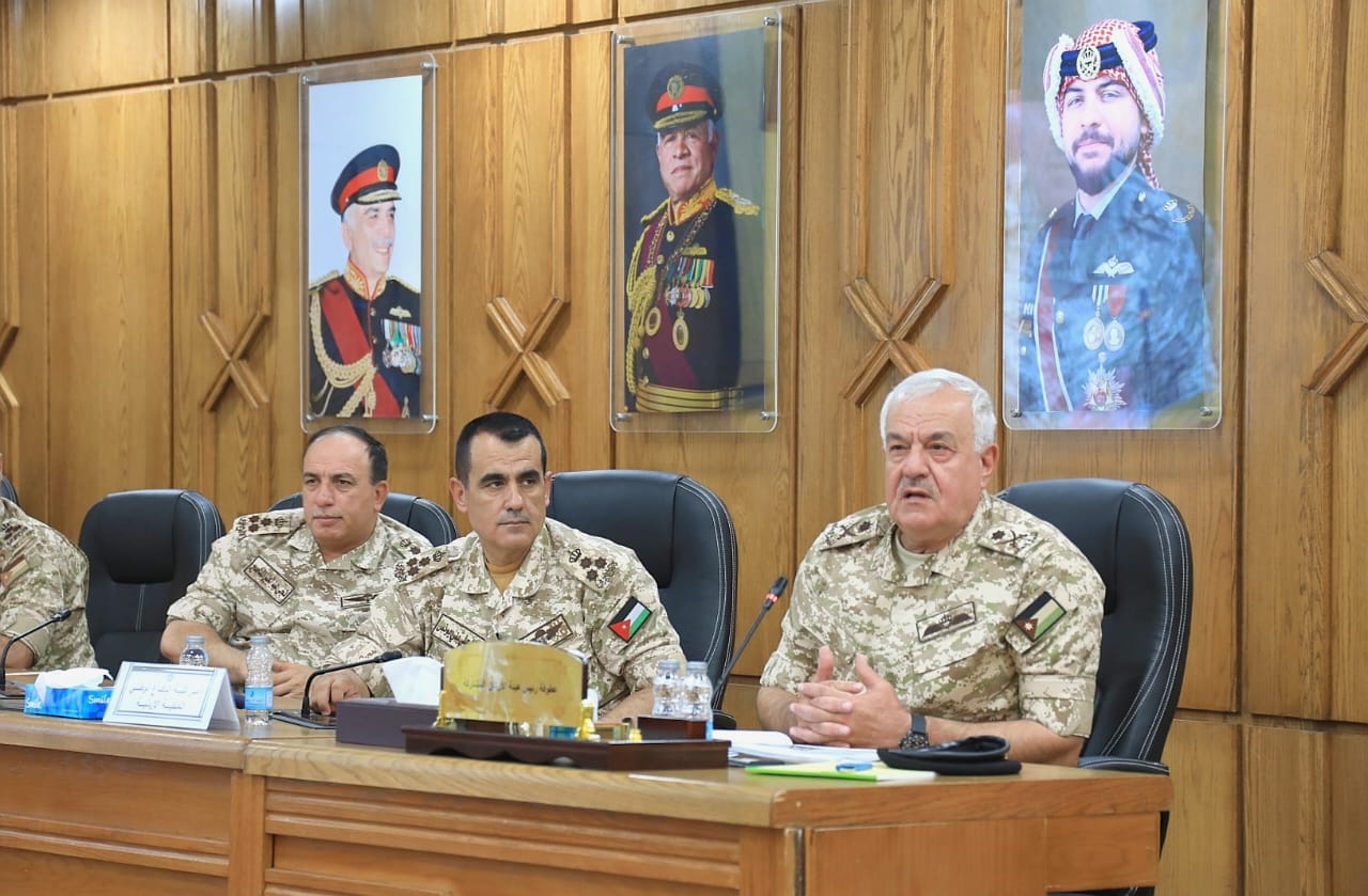 رئيس هيئة الأركان المشتركة يحضر ندوة تحليل البيئة الاستراتيجية وإدارة المخاطر