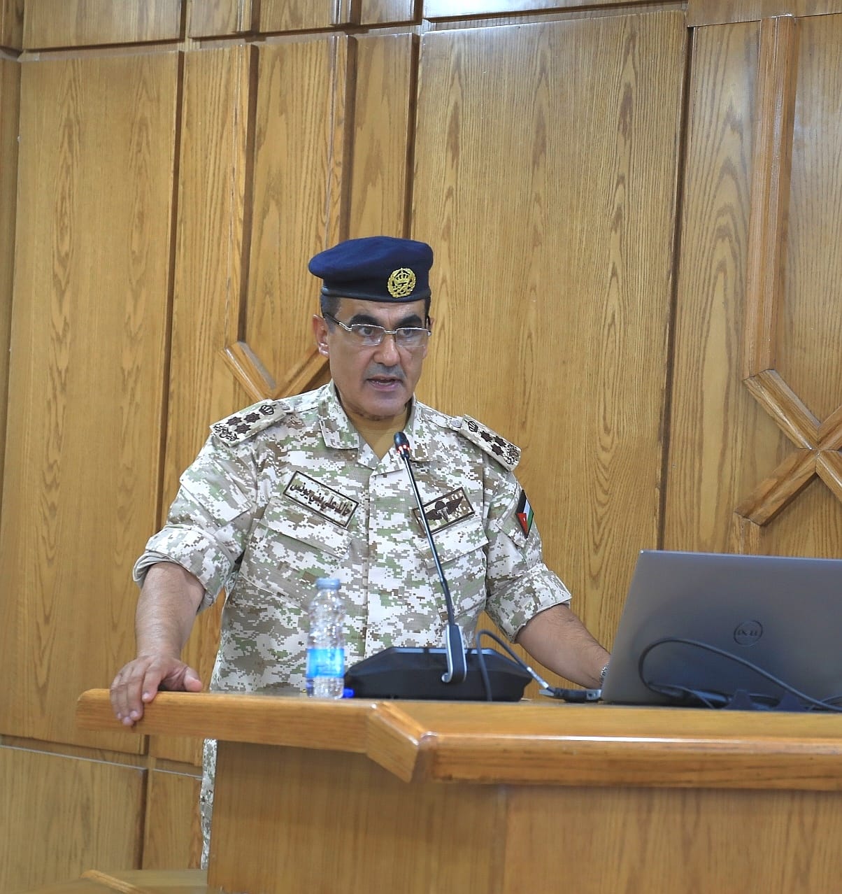 رئيس هيئة الأركان المشتركة يحضر ندوة تحليل البيئة الاستراتيجية وإدارة المخاطر