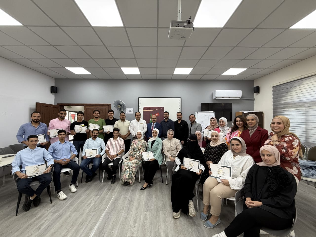 إربد: تخريج 25 شابًا في برنامج تدريبي متخصص بالتجارة الإلكترونية