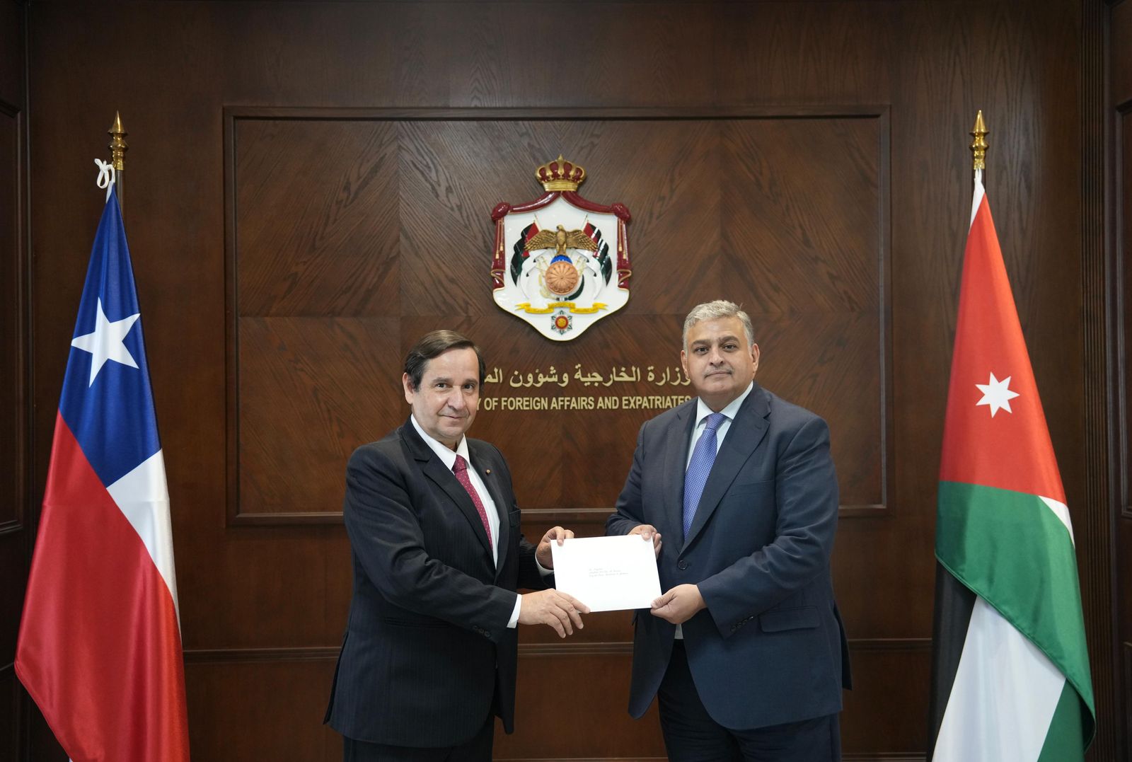 الخارجية تتسلم نسخة من أوراق اعتماد سفير تشيلي