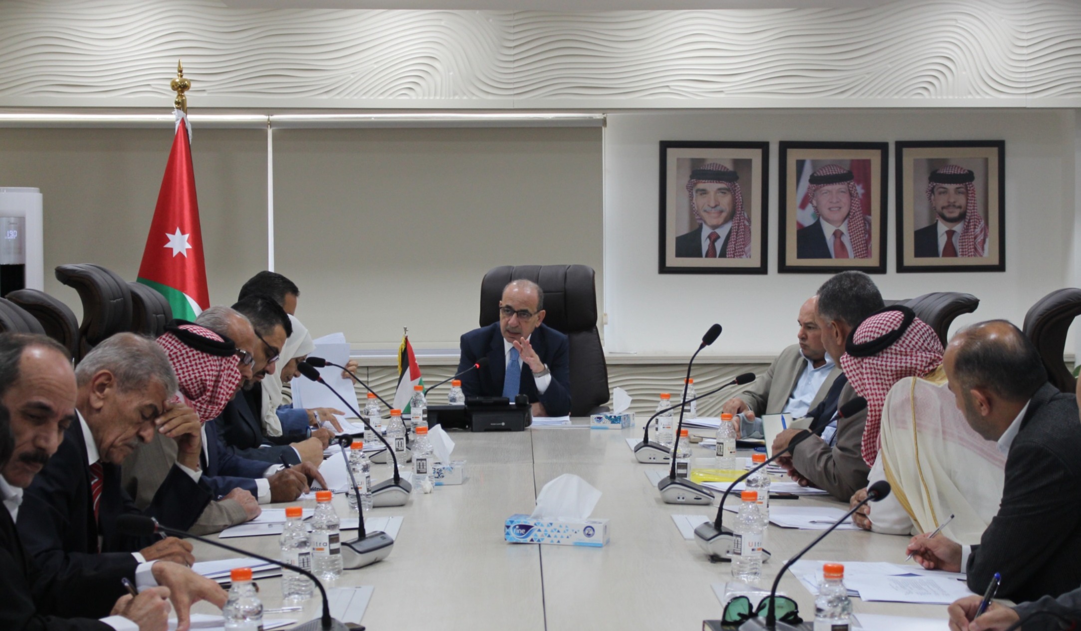 وزير الإدارة المحلية يلتقي رؤساء لجان البلديات ومجالس المحافظات