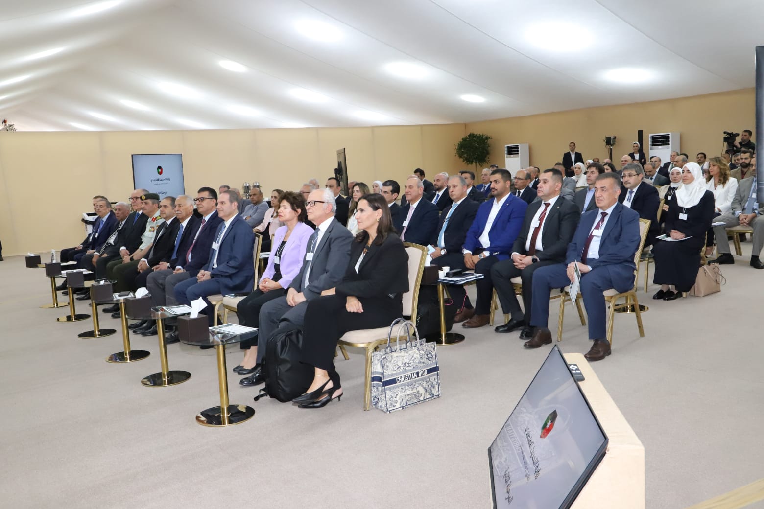 رئيس الديوان الملكي يحضر جانبا من ورش قطاعي الزراعة والأمن الغذائي والرعاية الصحية