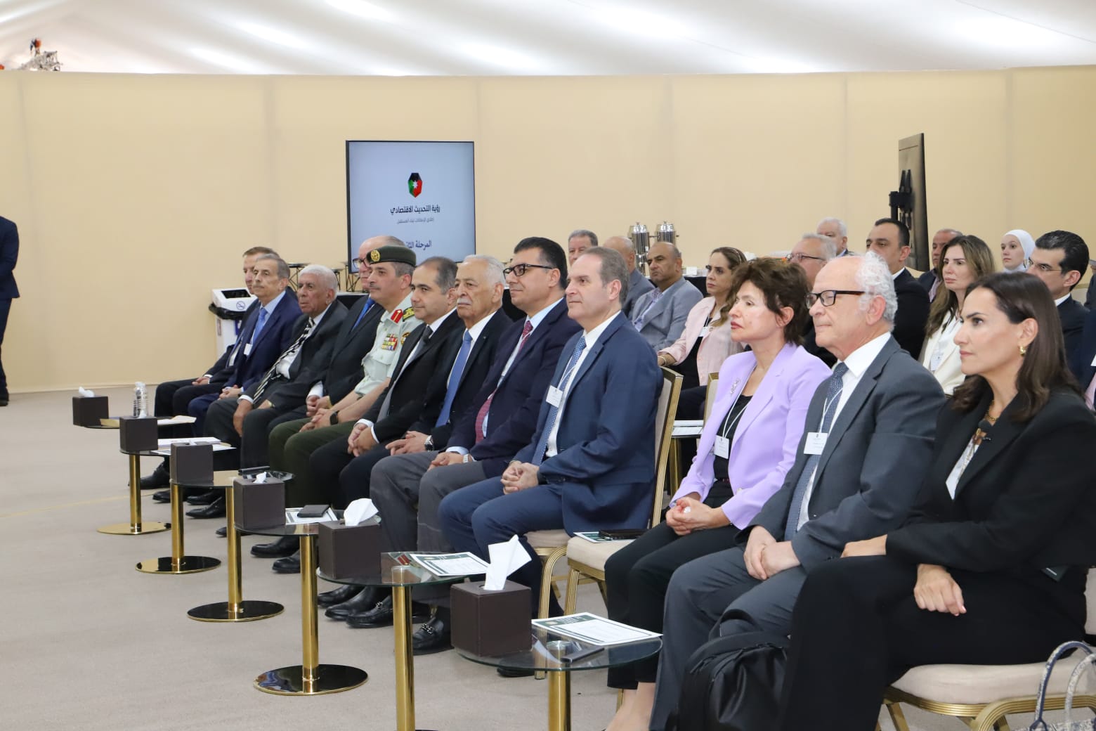 رئيس الديوان الملكي يحضر جانبا من ورش قطاعي الزراعة والأمن الغذائي والرعاية الصحية