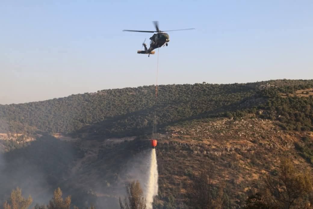 الدفاع المدني وسلاح الجو يخمدان الحريق في أحراش جرش