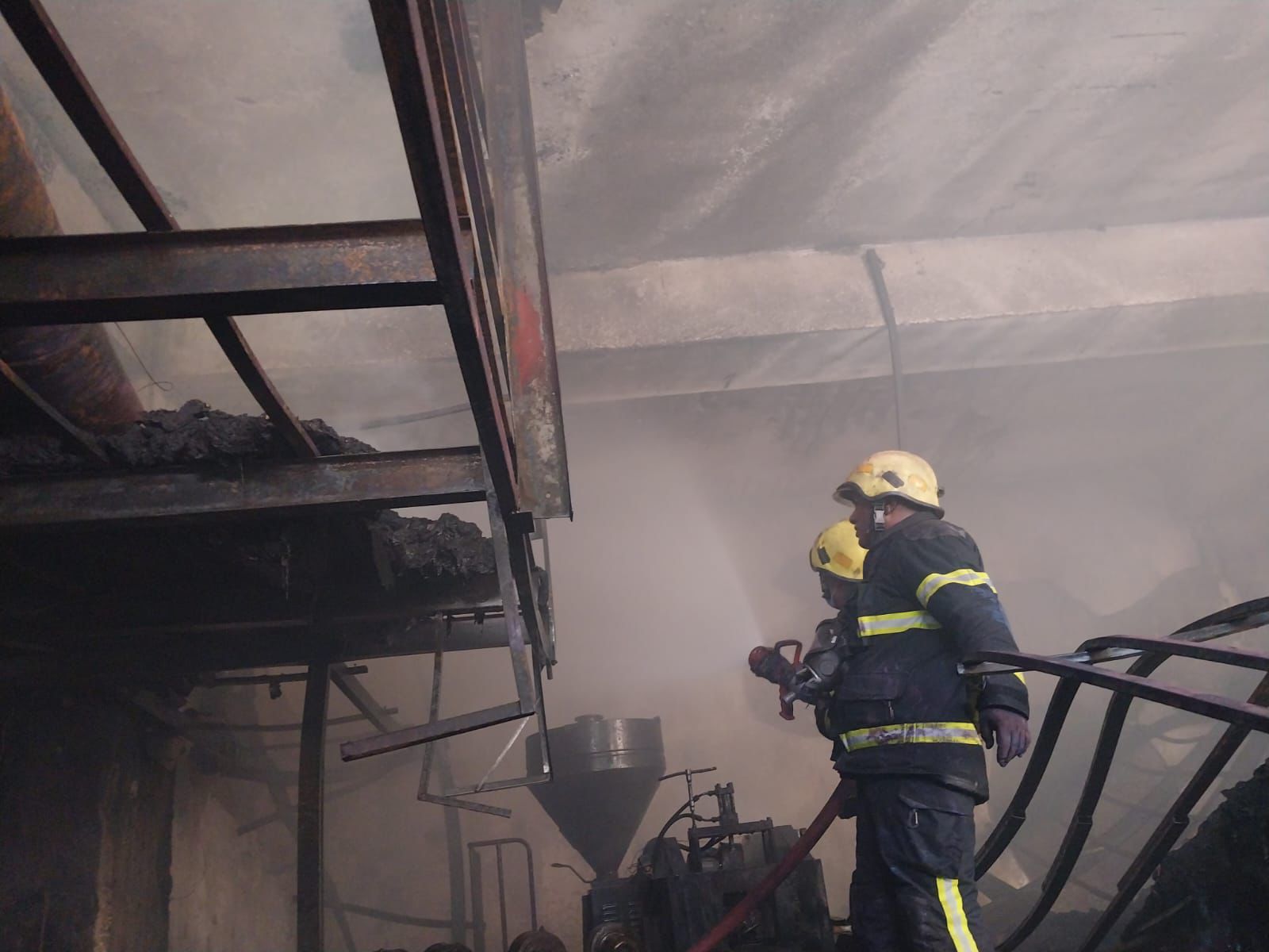 الدفاع المدني يسيطر على حريق في مصنع أحذية بمنطقة ماركا في عمّان