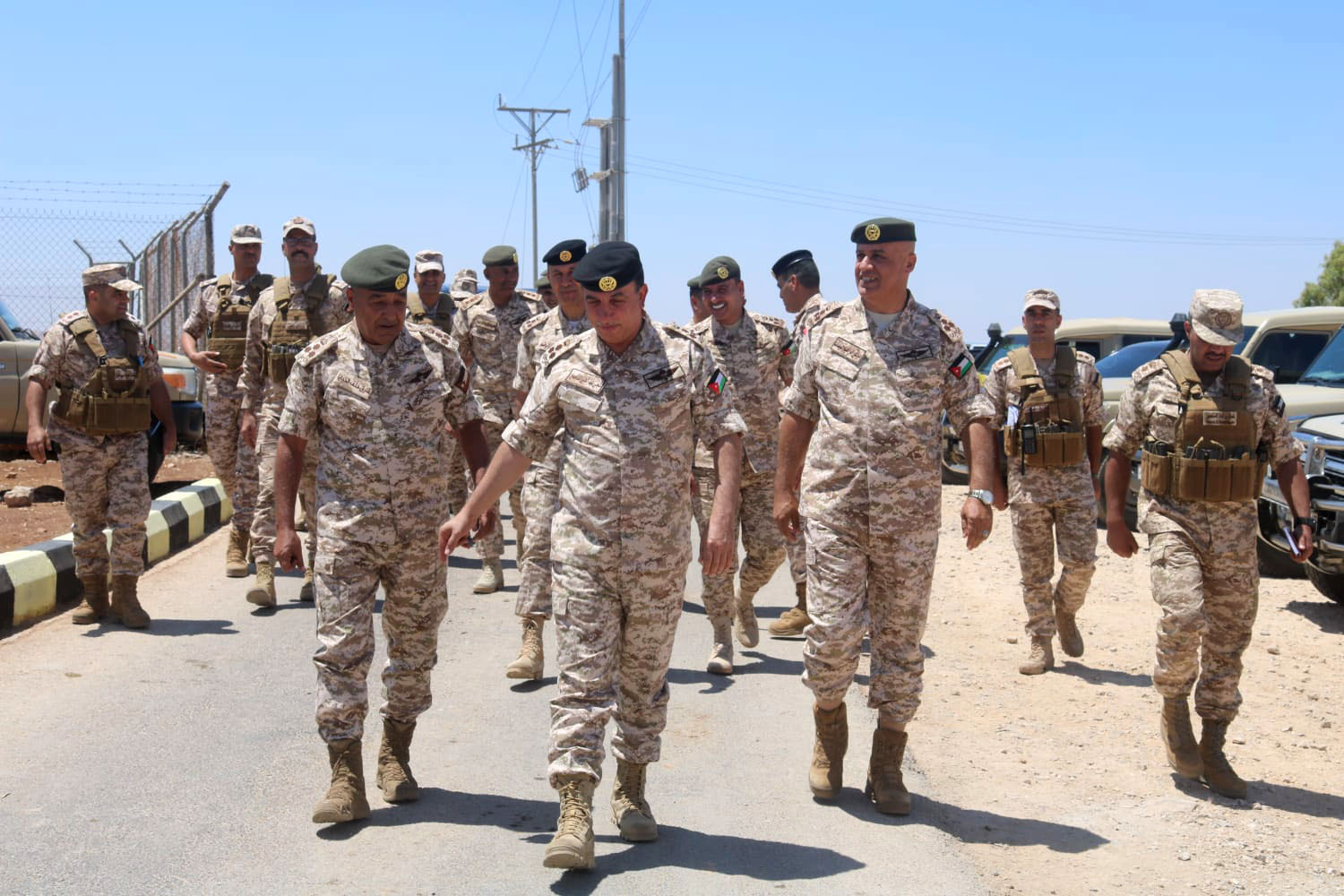 المساعد للعمليات والتدريب يتفقد الوحدات النوعية على الواجهة الشمالية