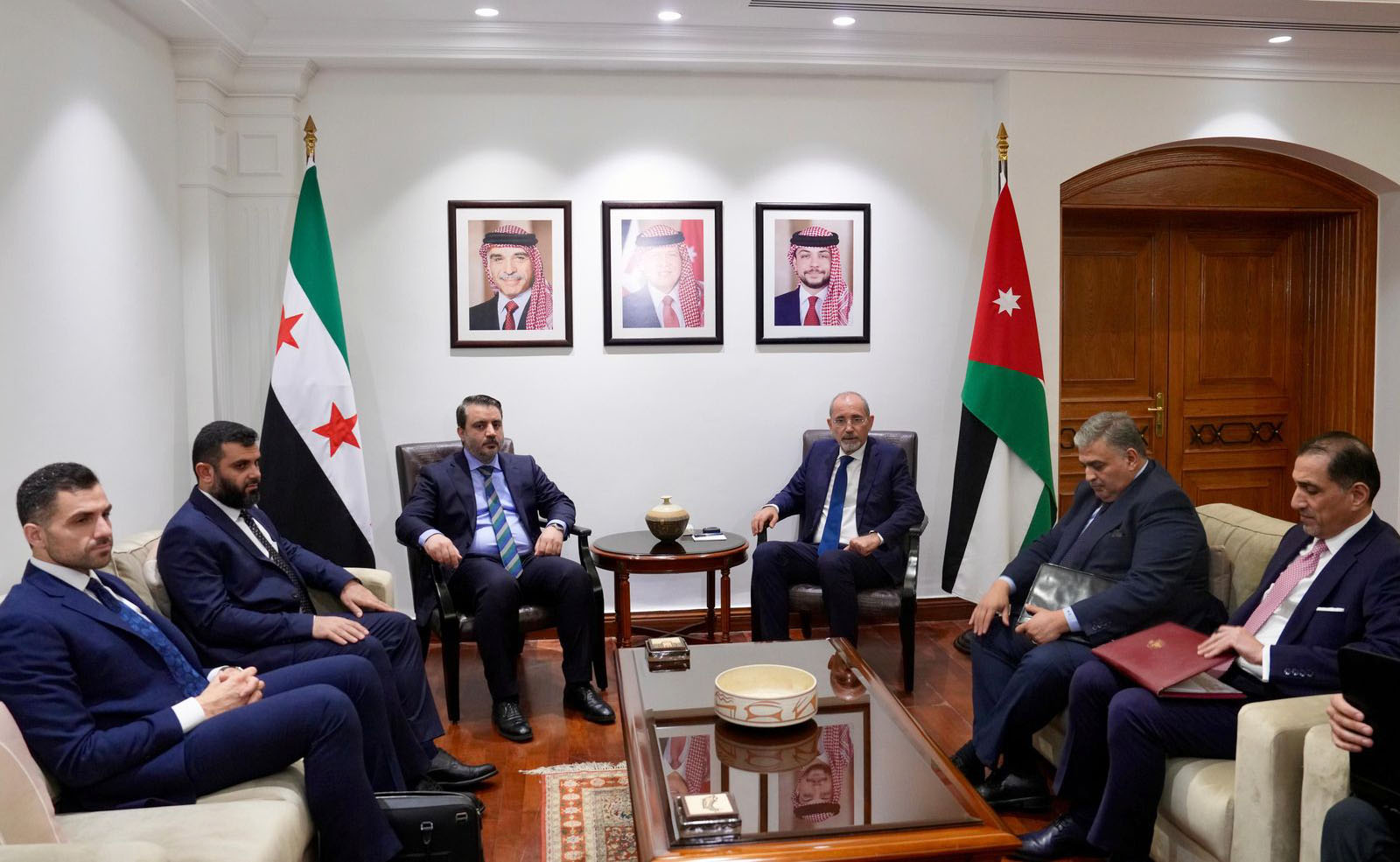 وزير الخارجية يجري مباحثات موسّعة مع نظيره السوري