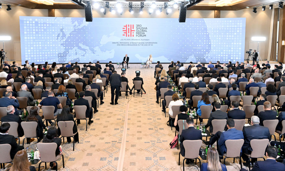 الرئيس الأذربيجاني يلتقي مشاركين بمنتدى شوشا العالمي للإعلام