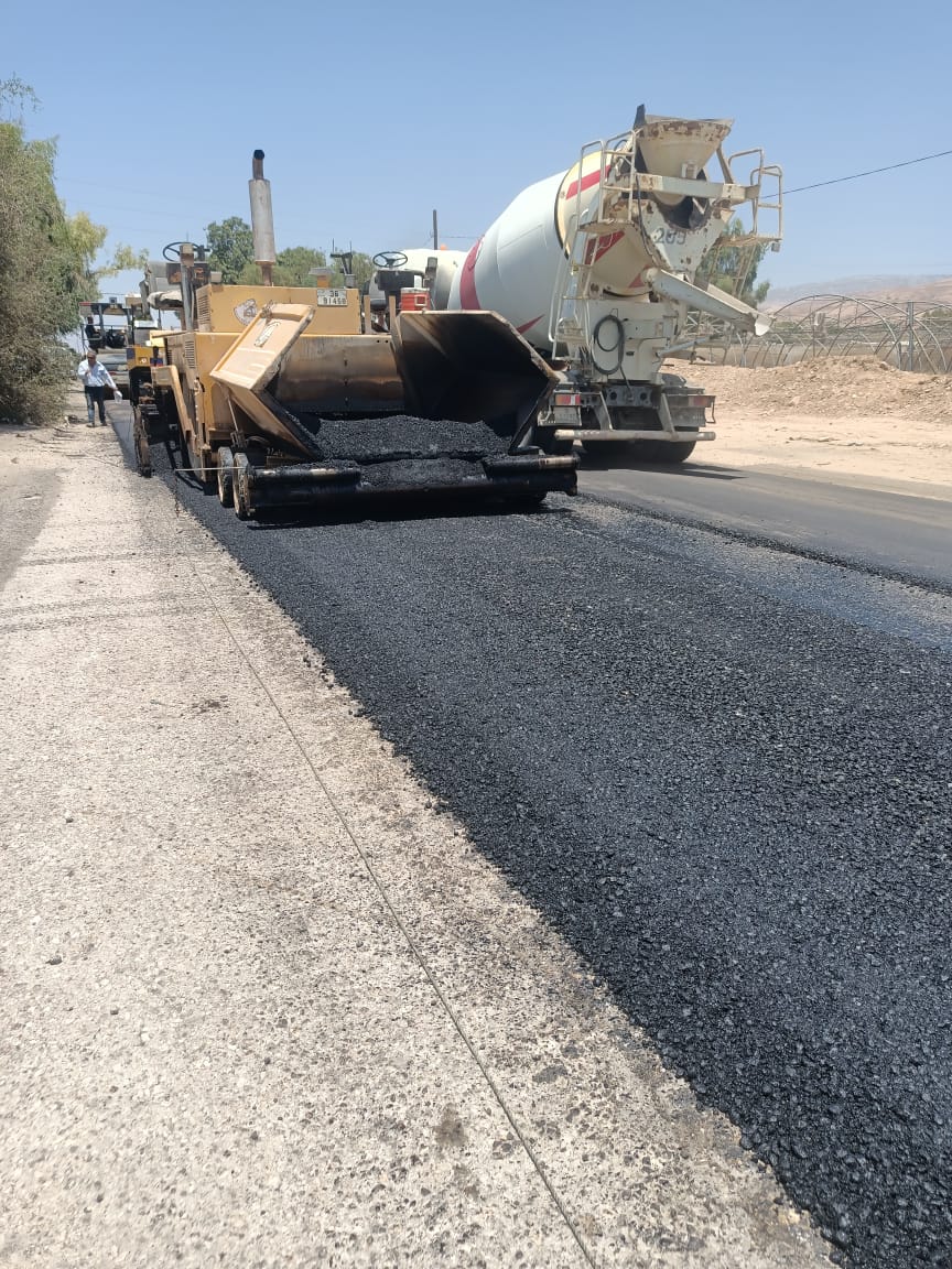 الانتهاء من تعبيد الطريق الرئيسي في دير علا
