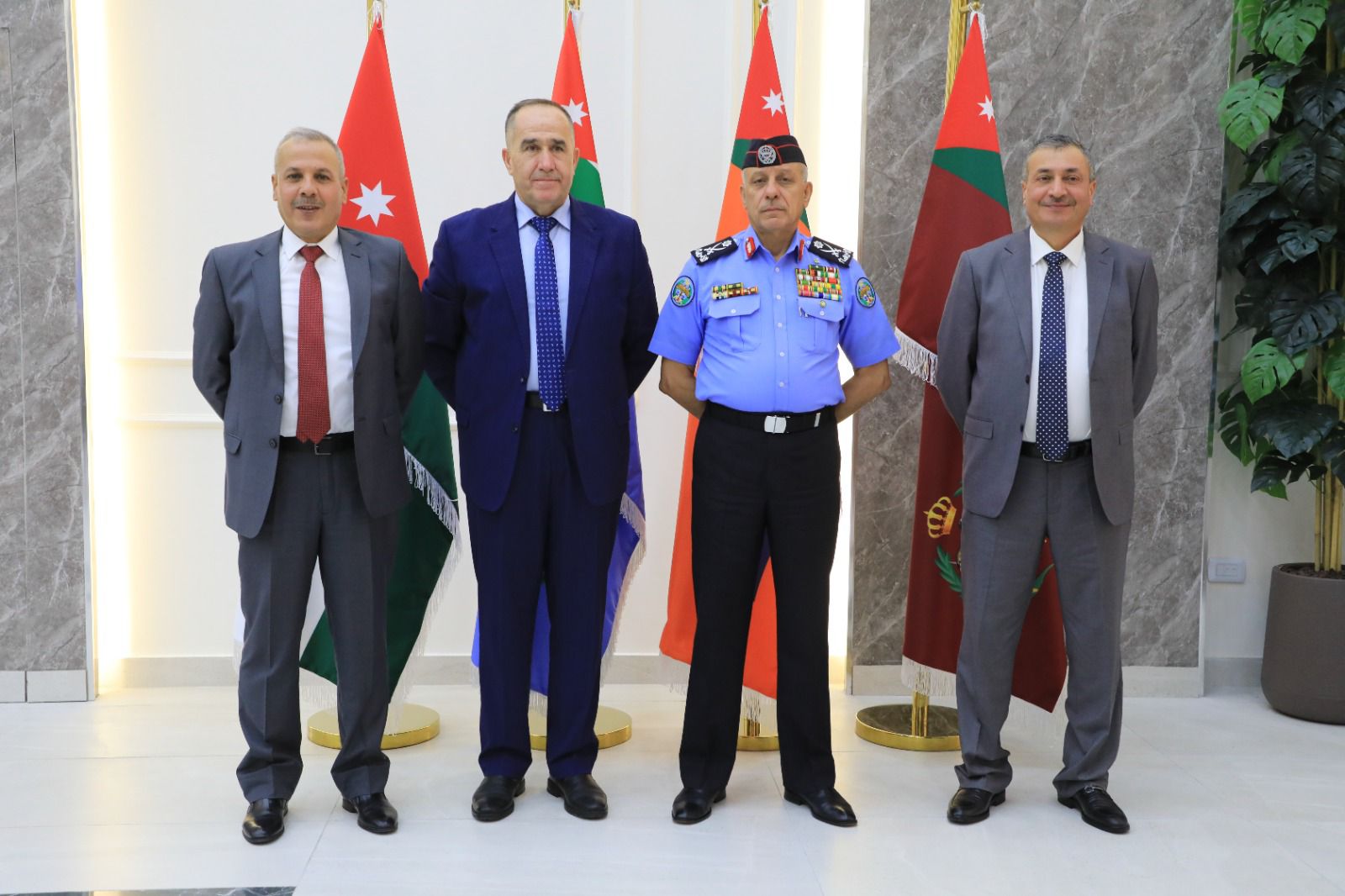 مدير الأمن العام يكرّم ألوية متقاعدين