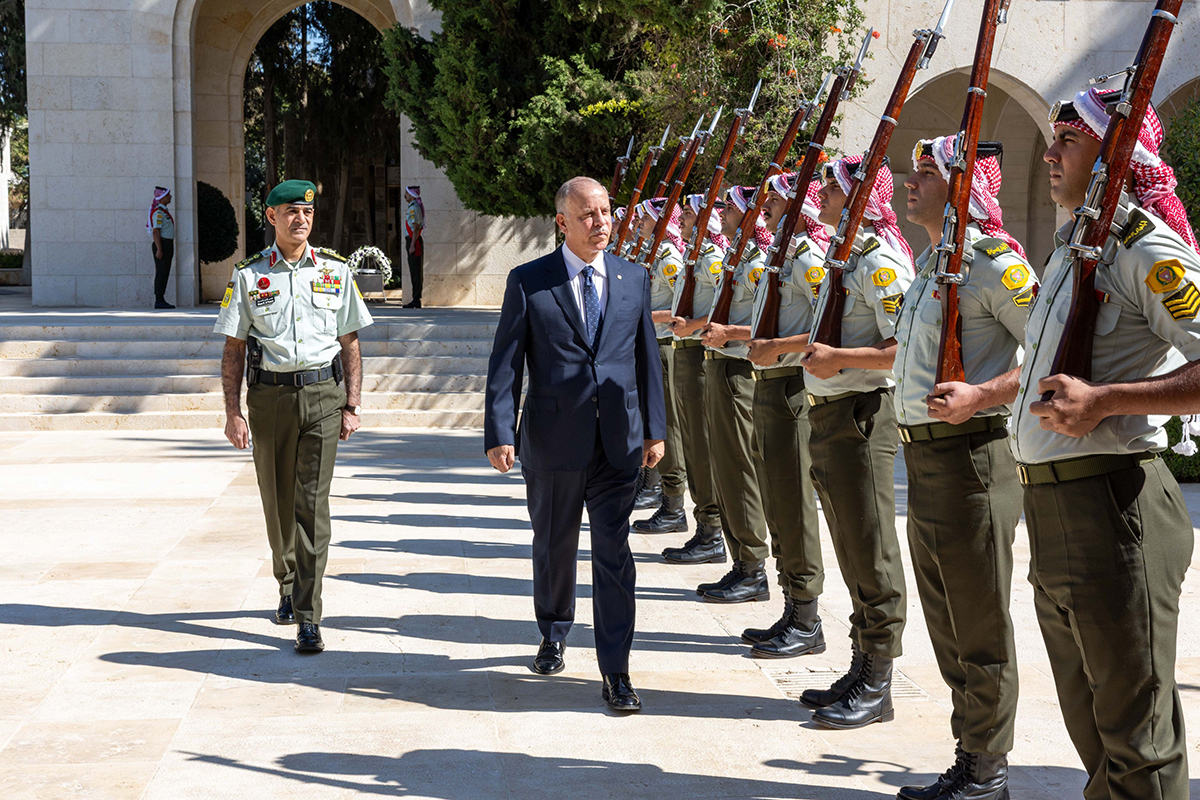 نائب الملك يزور ضريح الملك المؤسس