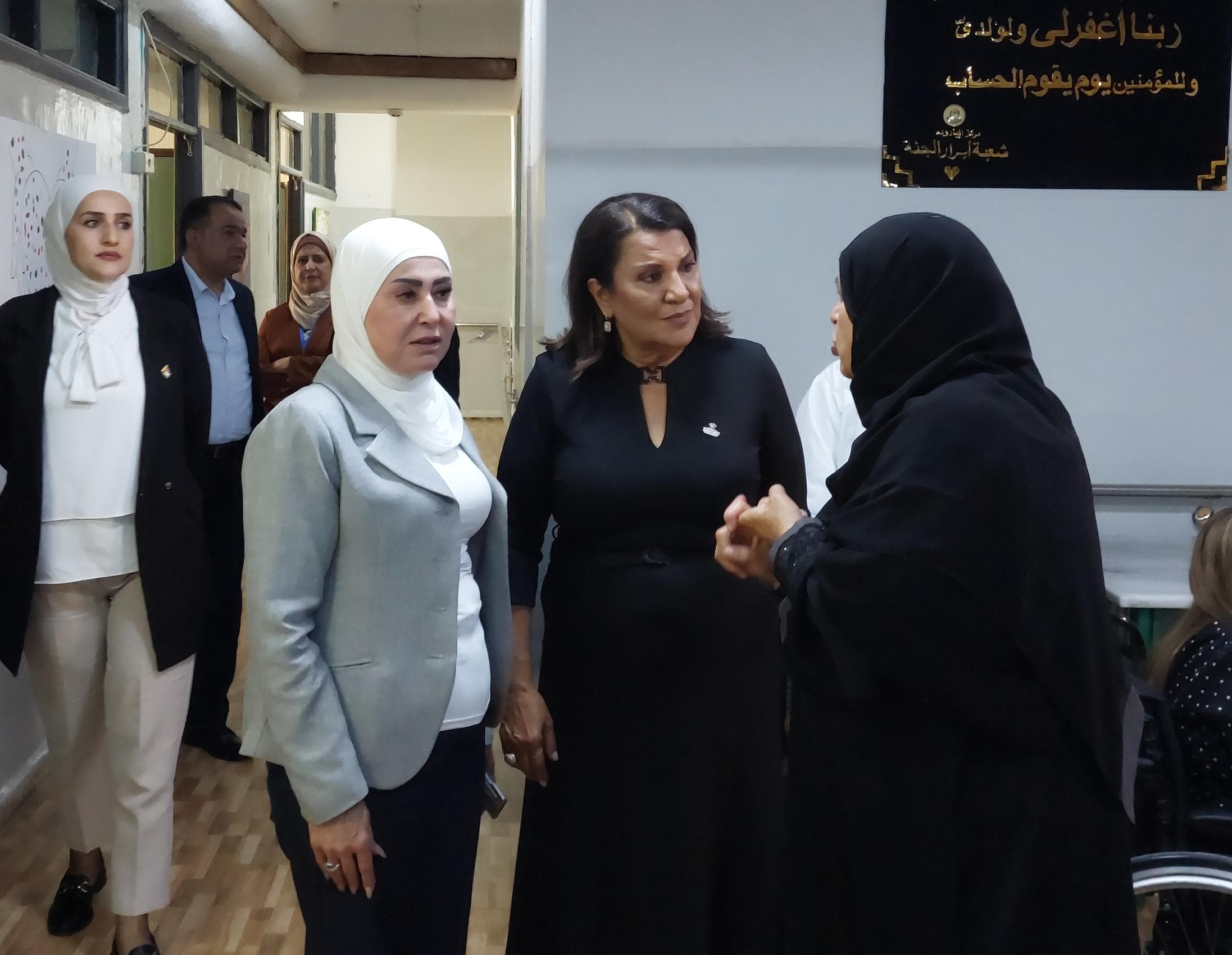 لجنة المرأة في الأعيان تزور مركز الزهراء للمسنين