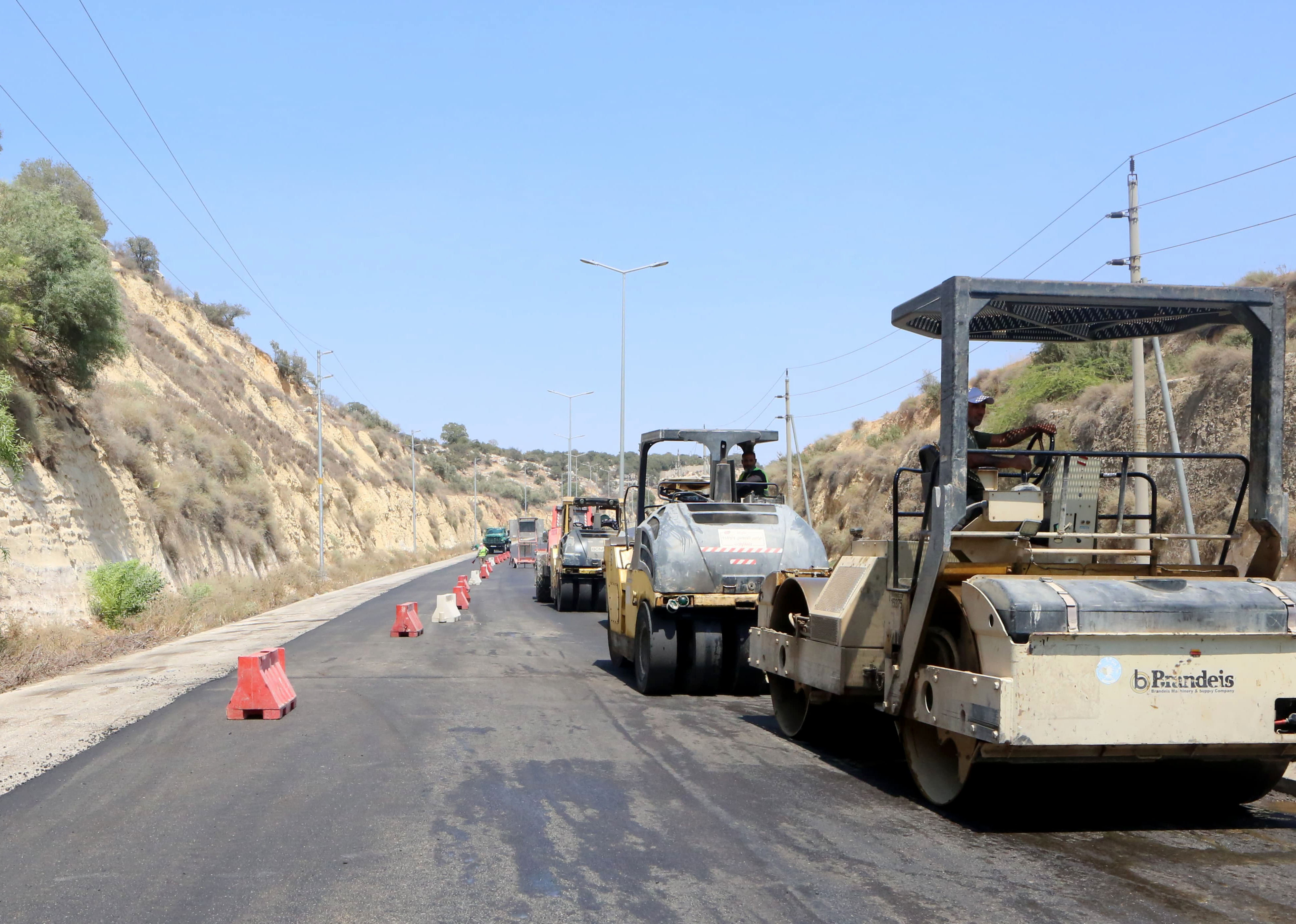 وزير الأشغال يتفقد مشاريع الطرق في اربد وعجلون