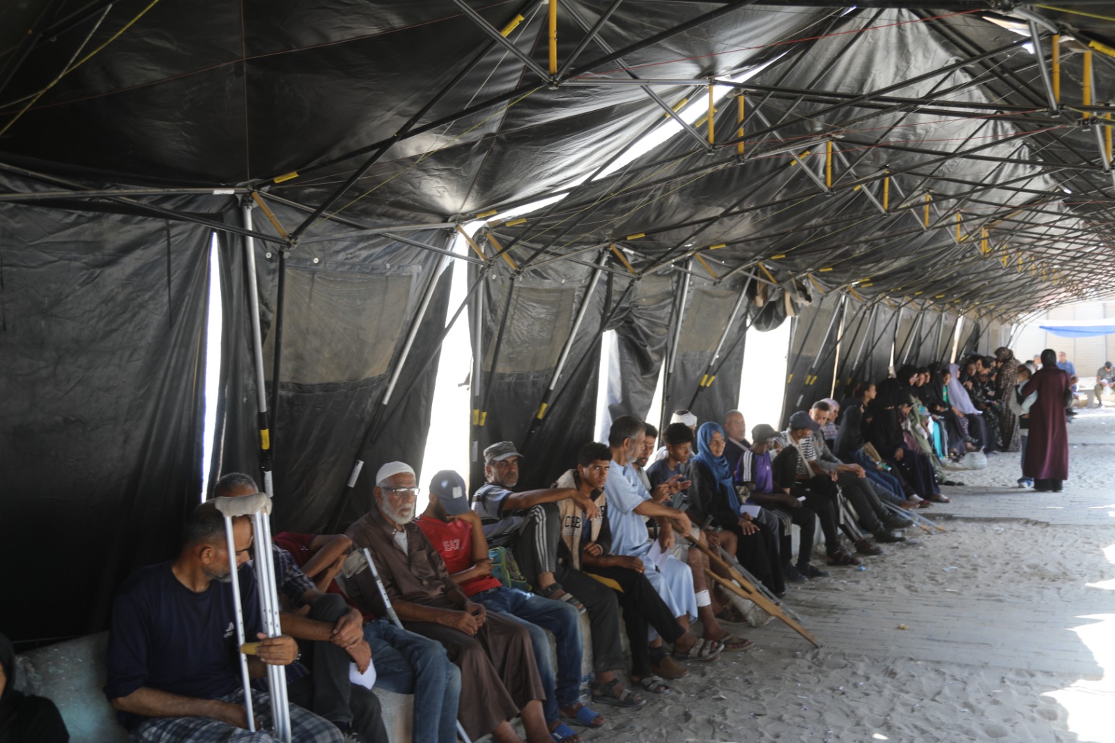 طواقم المستشفى الميداني الأردني جنوب غزة 7 تباشر أعمالها