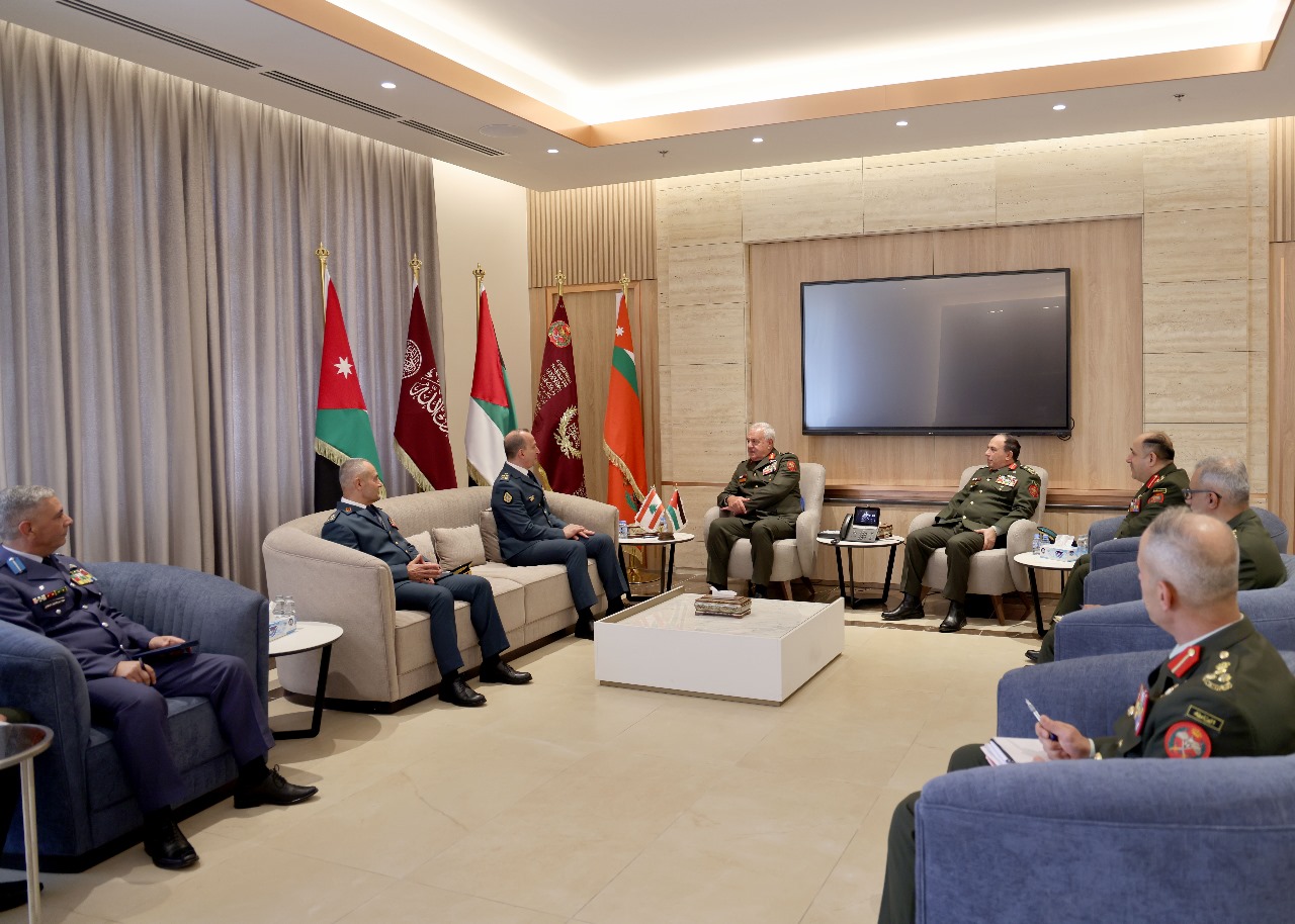 رئيس هيئة الأركان يستقبل قائد الجيش اللبناني