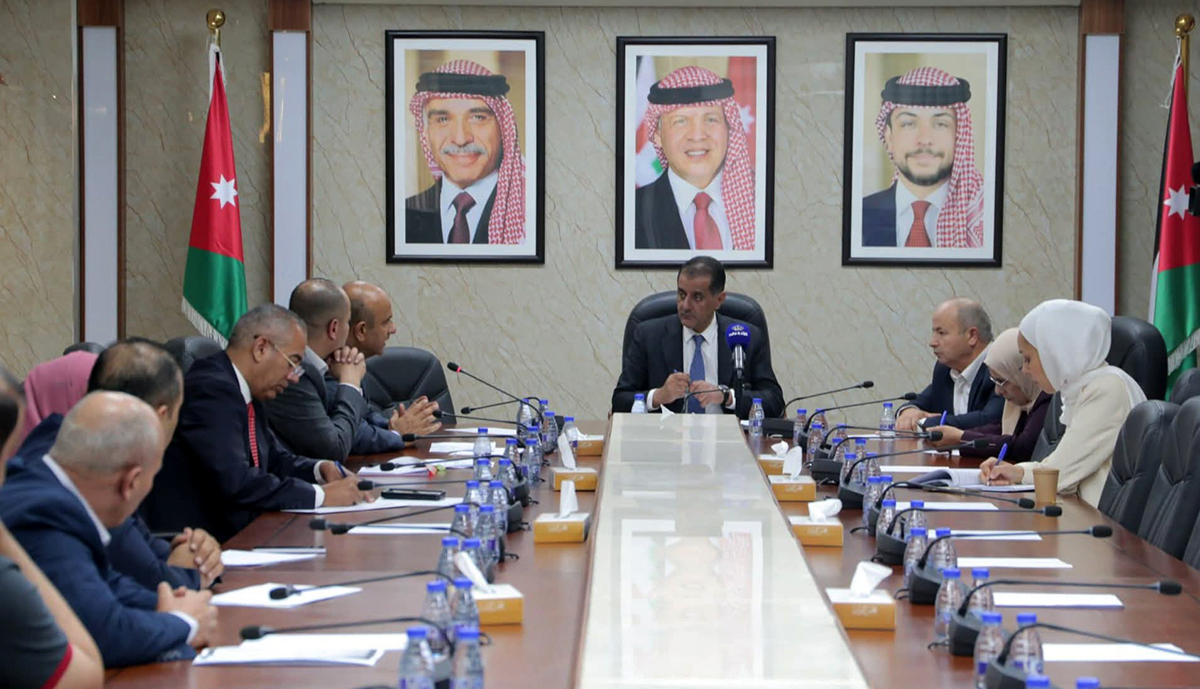 الإدارية النيابية تدعو إلى معالجة قضية موظفي التعويضات البيئية