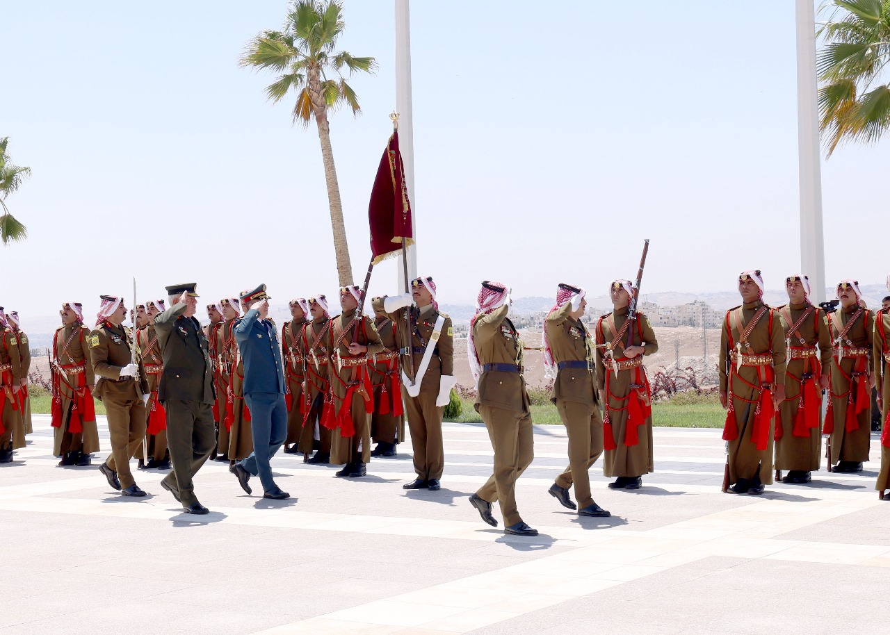 رئيس هيئة الأركان يستقبل قائد الجيش اللبناني