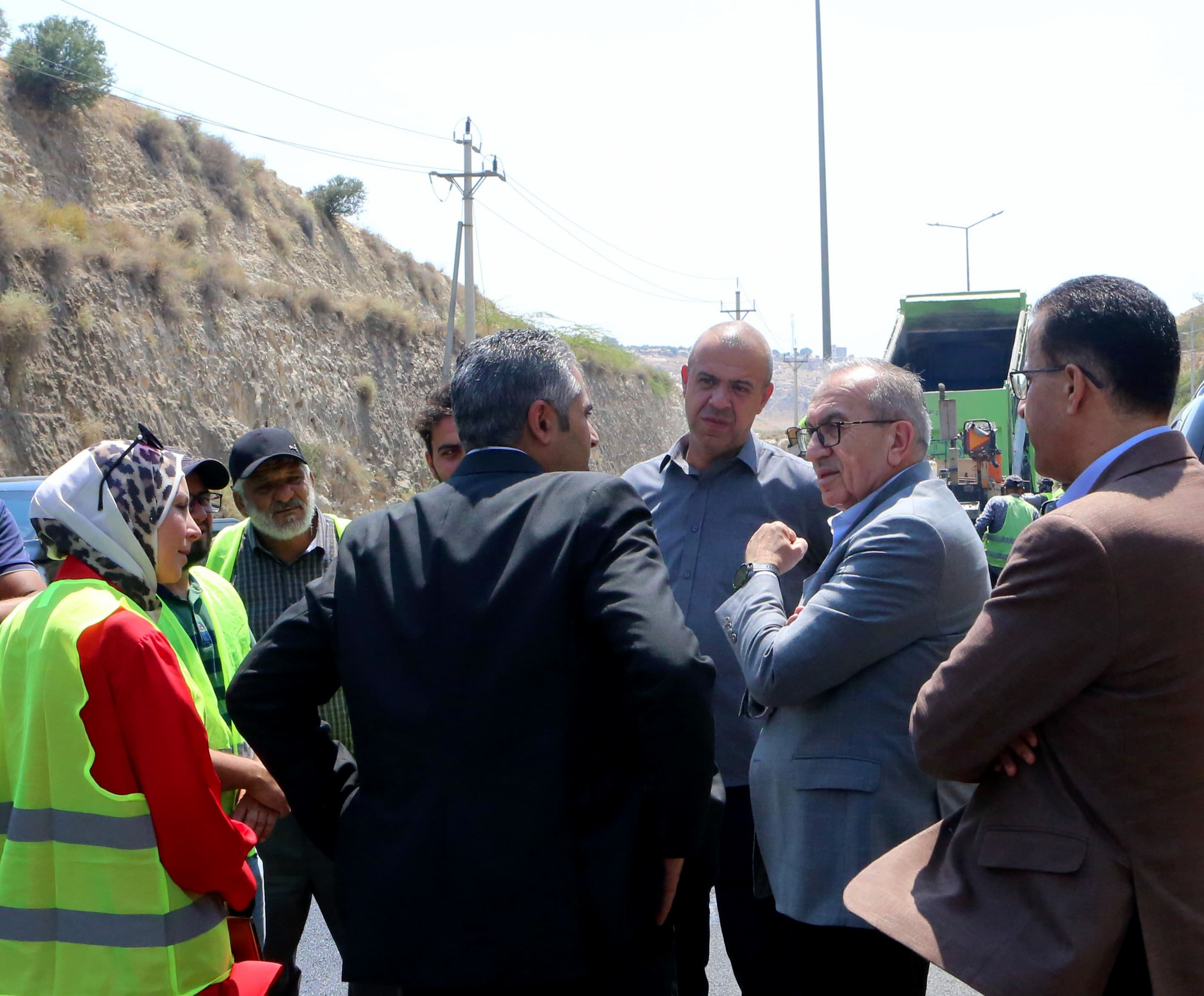 وزير الأشغال يتفقد مشاريع الطرق في اربد وعجلون