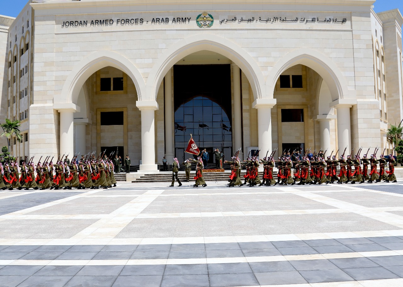 رئيس هيئة الأركان يستقبل قائد الجيش اللبناني