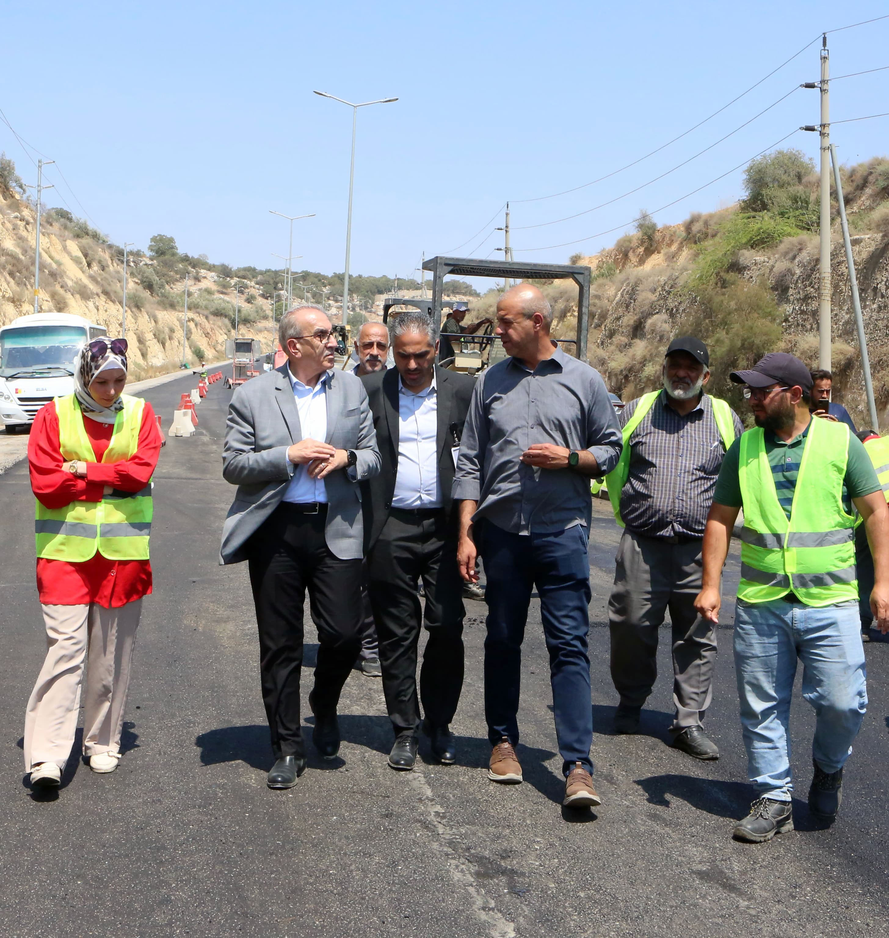 وزير الأشغال يتفقد مشاريع الطرق في اربد وعجلون