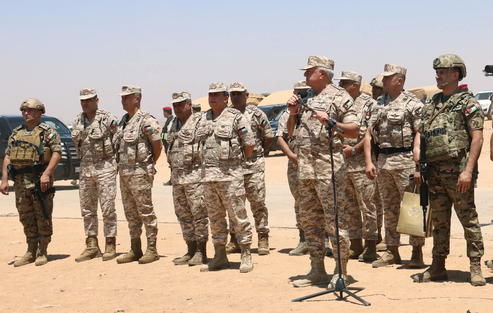 رئيس هيئة الأركان يزور الوحدات النوعية المنتشرة ضمن منطقة حدود جابر
