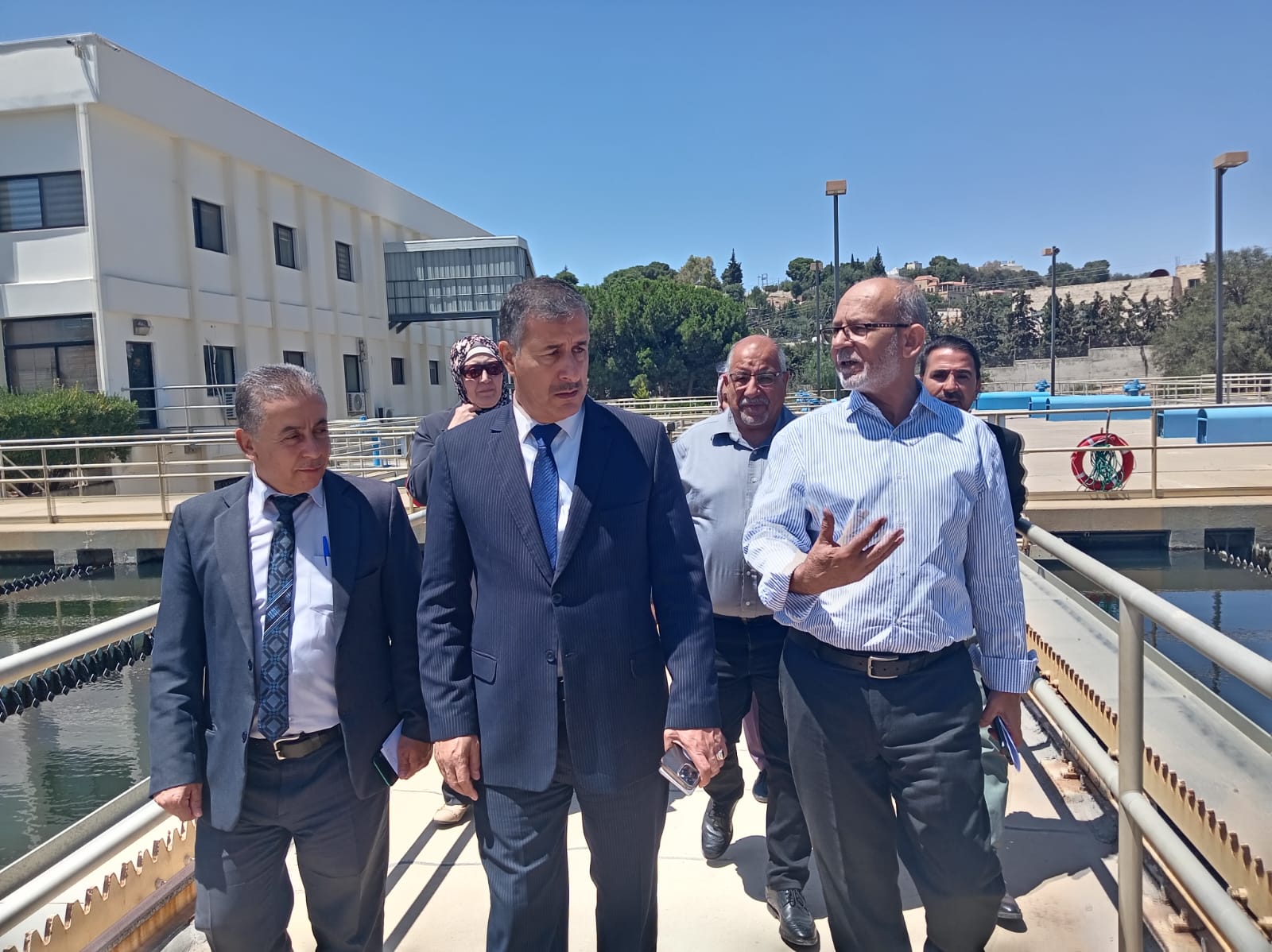 محافظ البلقاء يتفقد الواقع الخدمي والمائي في قضاء زي