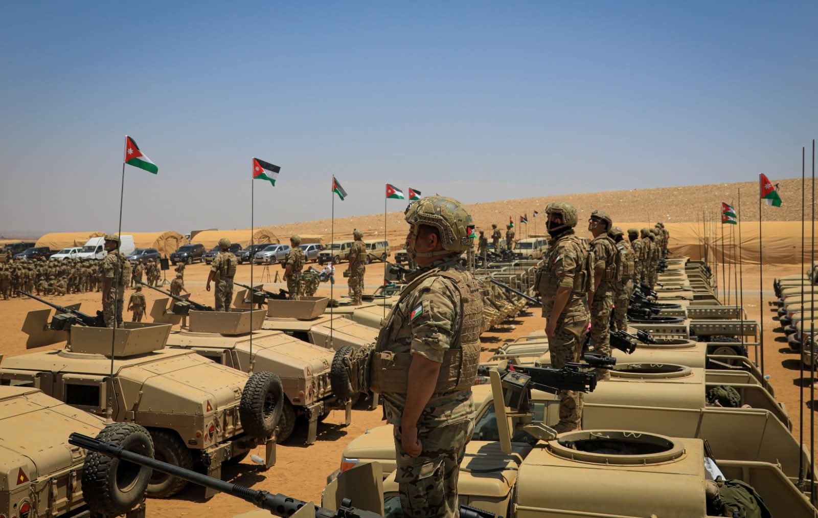 رئيس هيئة الأركان يزور الوحدات النوعية المنتشرة ضمن منطقة حدود جابر