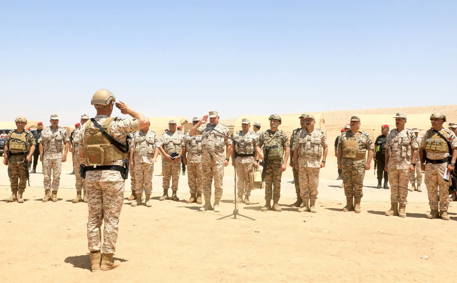 رئيس هيئة الأركان يزور الوحدات النوعية المنتشرة ضمن منطقة حدود جابر