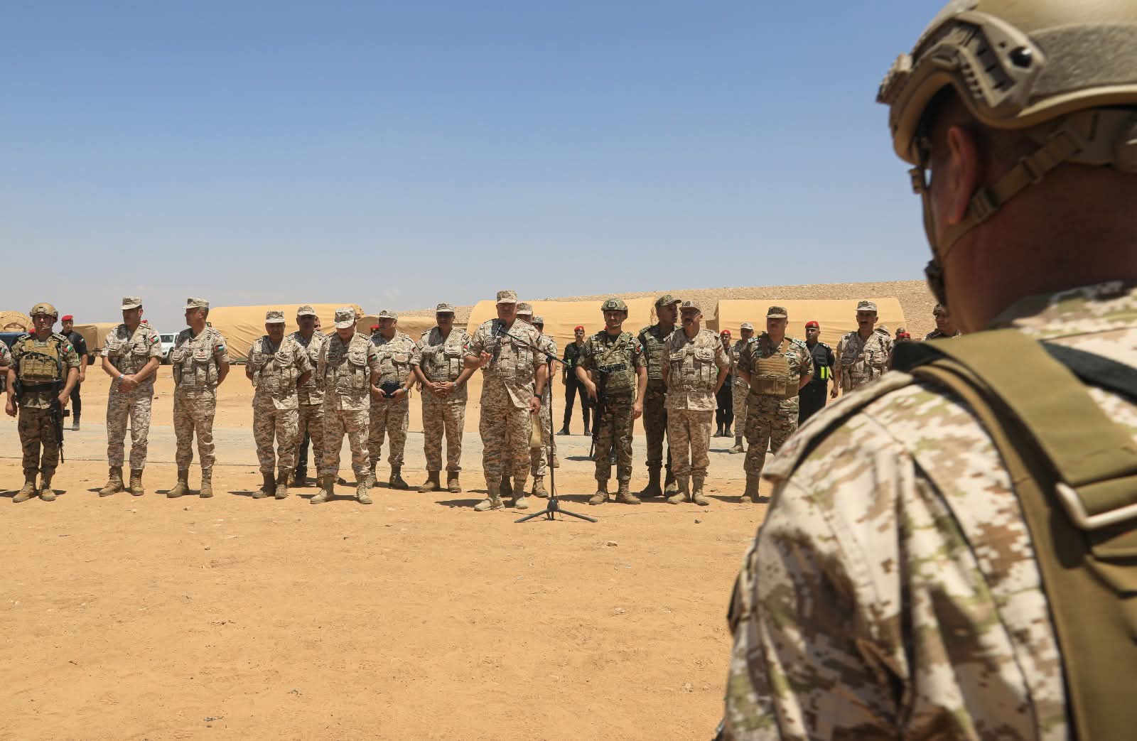 رئيس هيئة الأركان يزور الوحدات النوعية المنتشرة ضمن منطقة حدود جابر