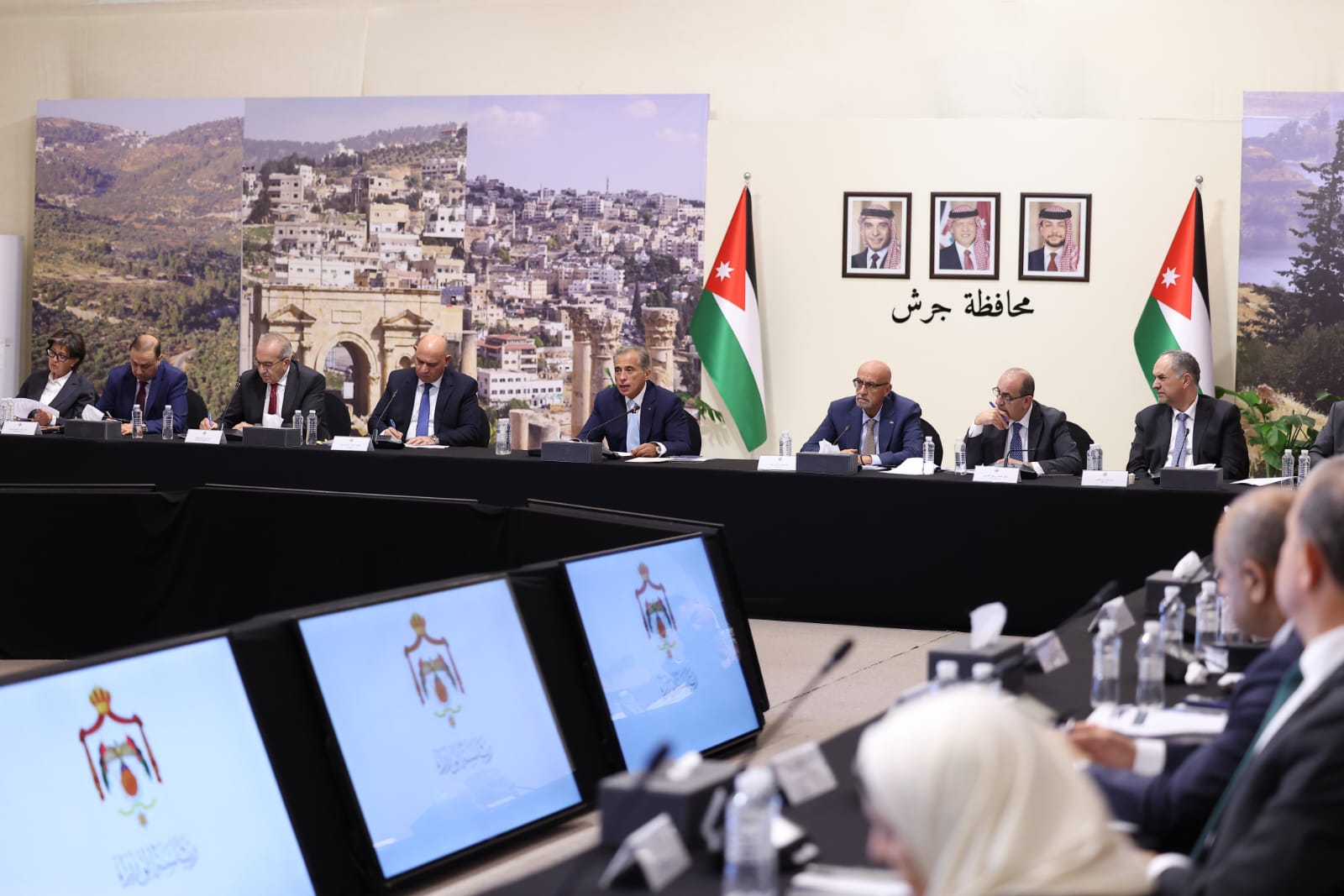 رئيس الوزراء من جرش: جلسات مجلس الوزراء في المحافظات نهج ضروري أسسته الحكومة لبلورة برامج تنموية تعالج التحديات وتركز على الأولويات