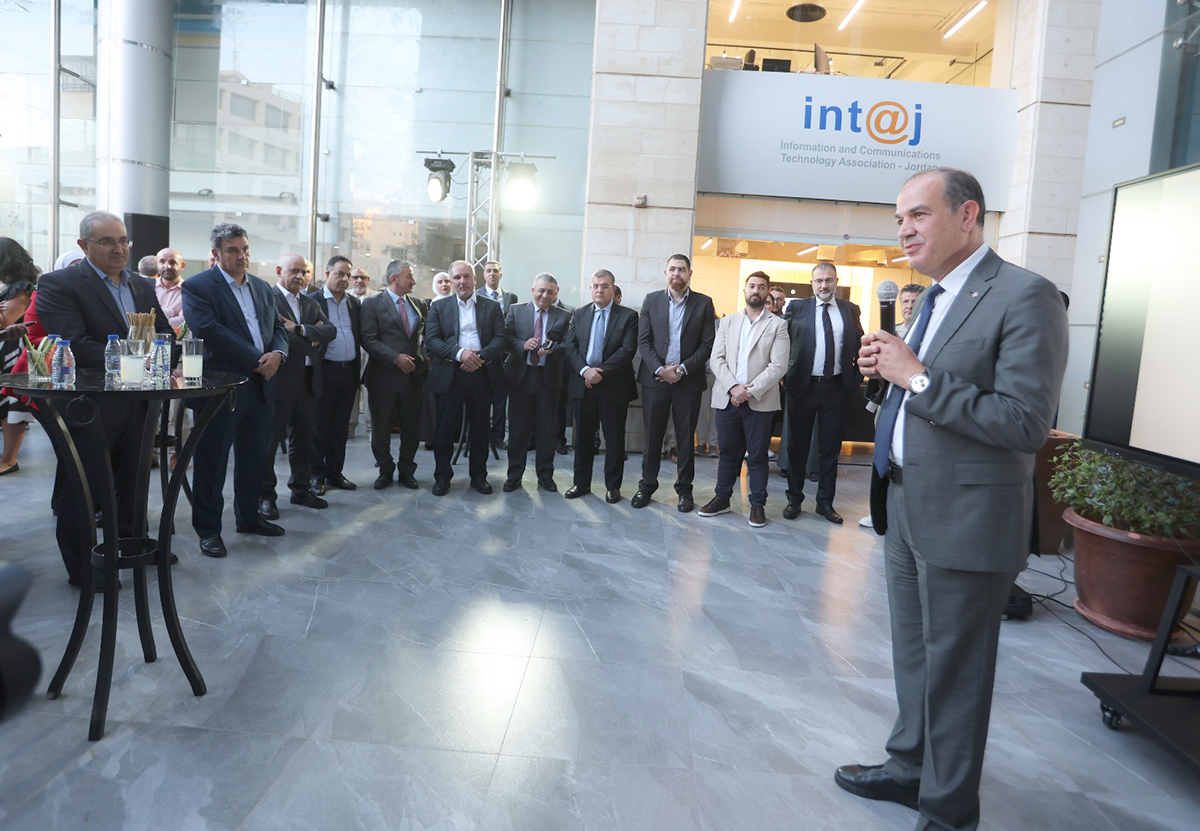 وزير الاقتصاد الرقمي يفتتح مكاتب جمعية إنتاج الجديدة