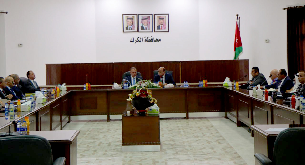 وزير الداخلية يزور محافظة الكرك ويوجه بالتعاون لتحقيق المصلحة العامة